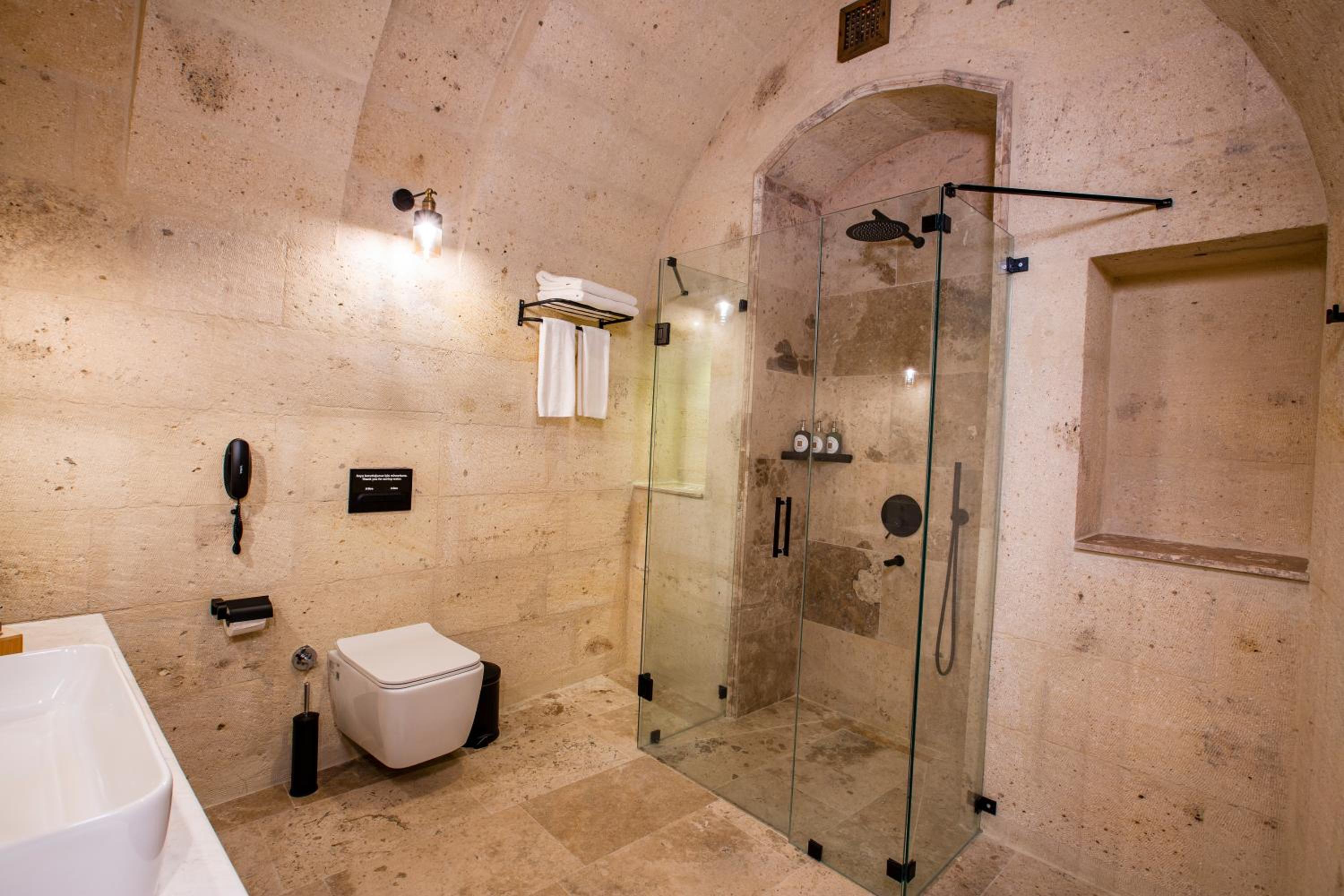 Deluxe Room - Photo 7