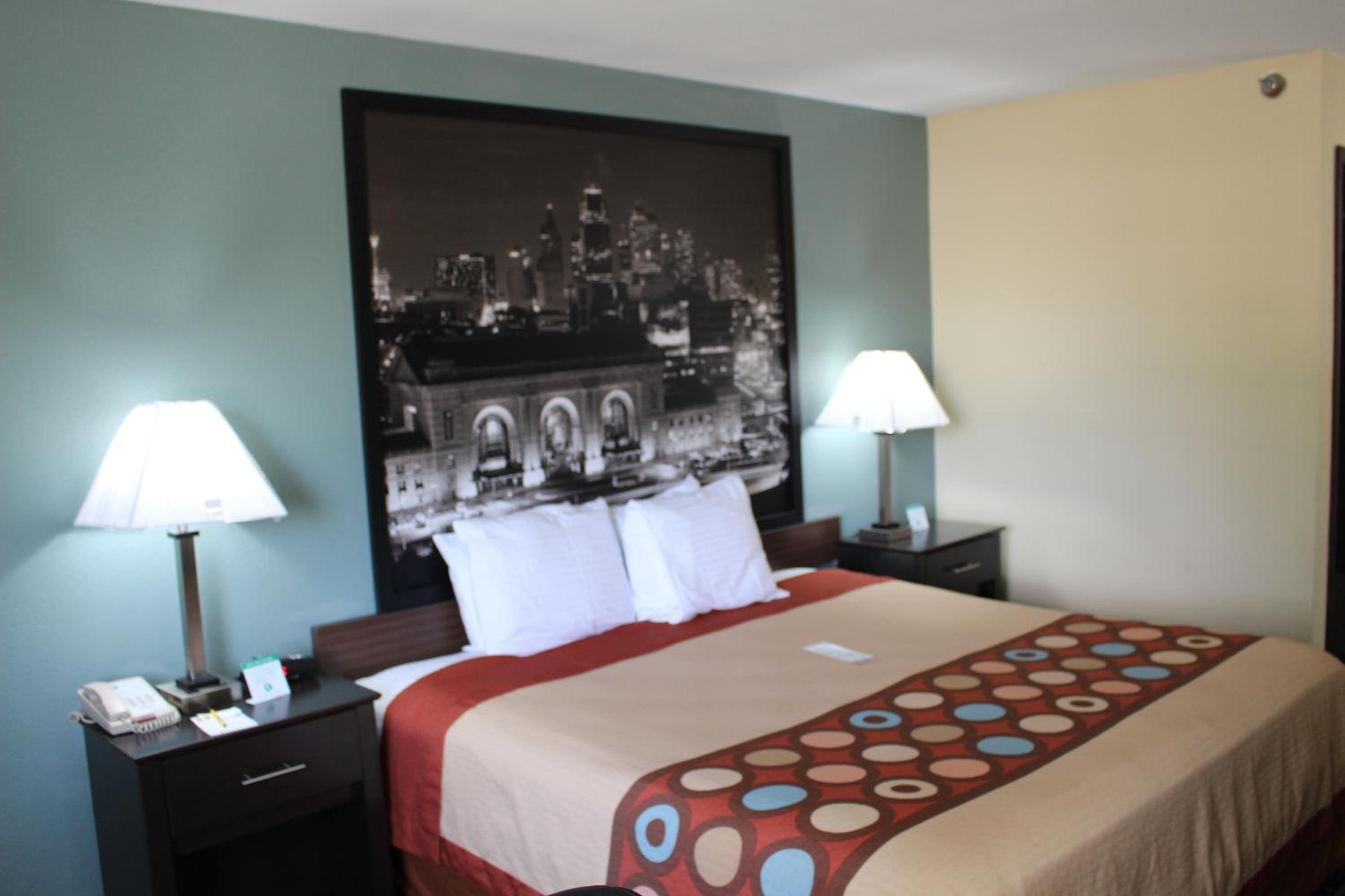 King Room - Non-Smoking - Photo 9