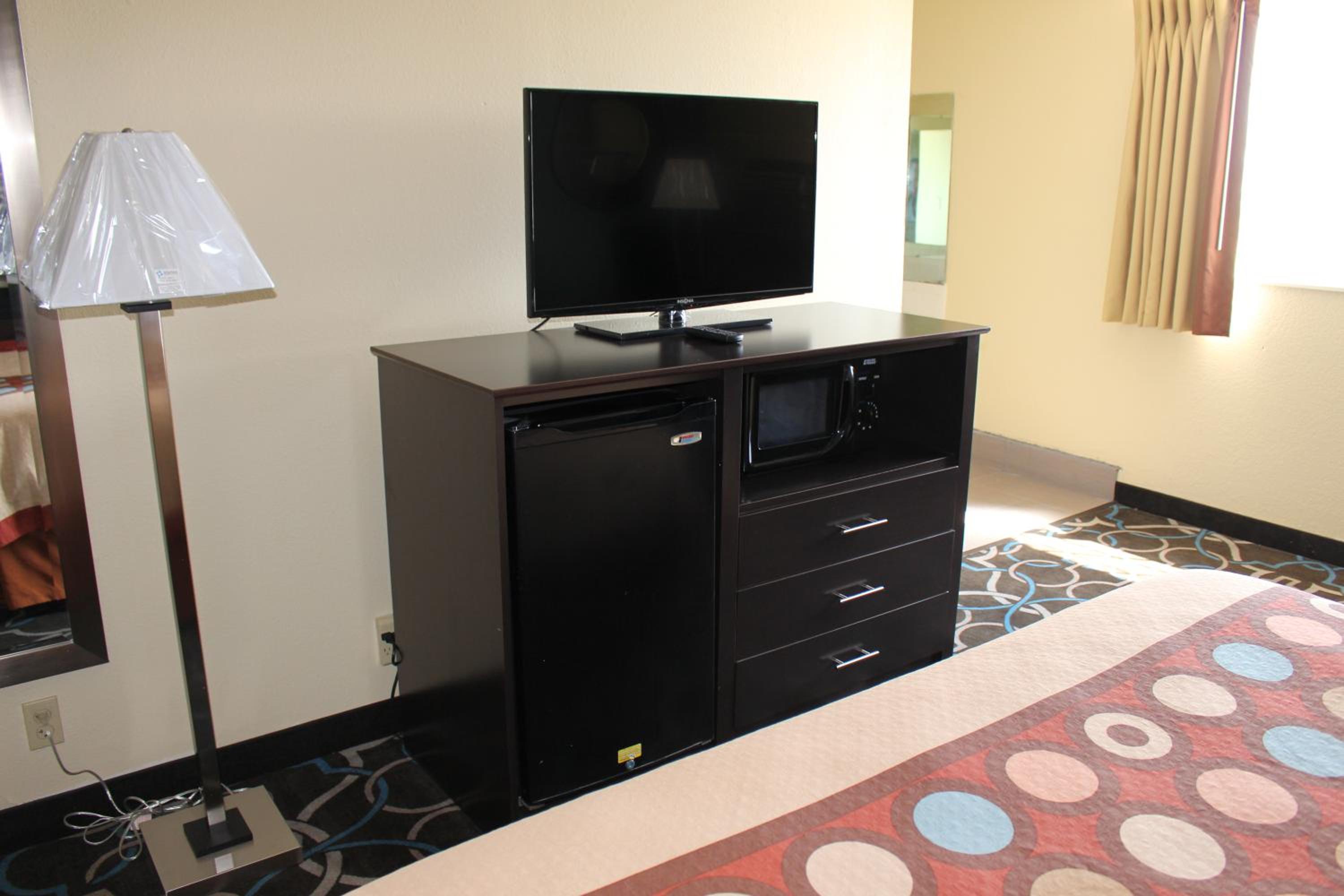 King Room - Non-Smoking - Photo 8