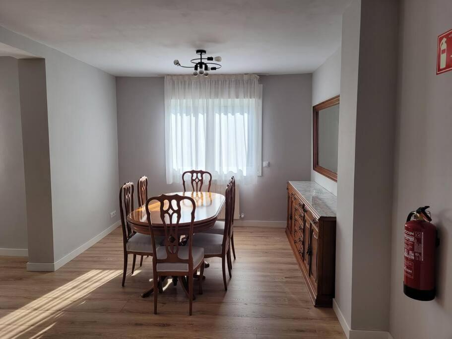 Three-Bedroom House photo 3