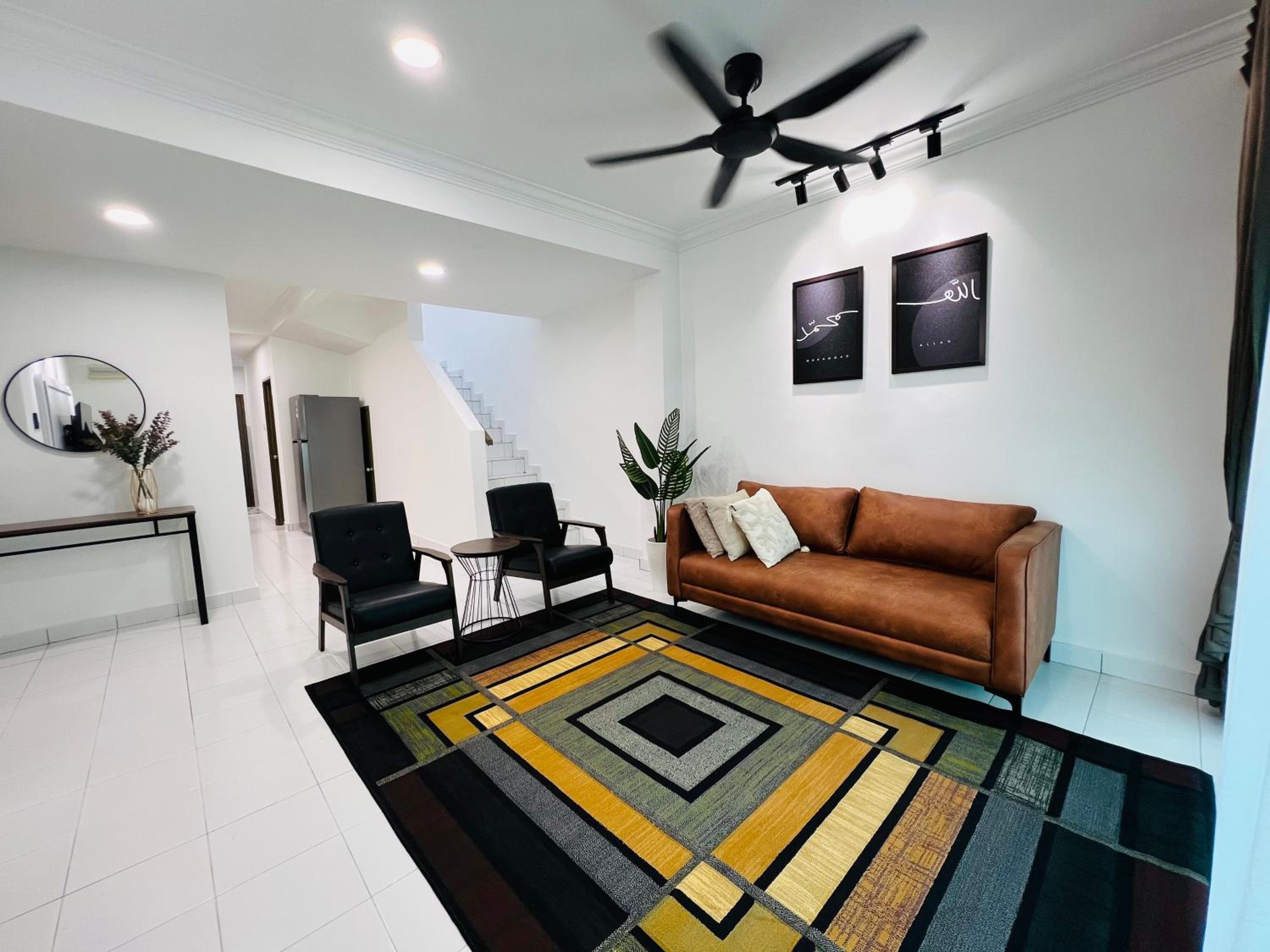 Three-Bedroom House photo 1