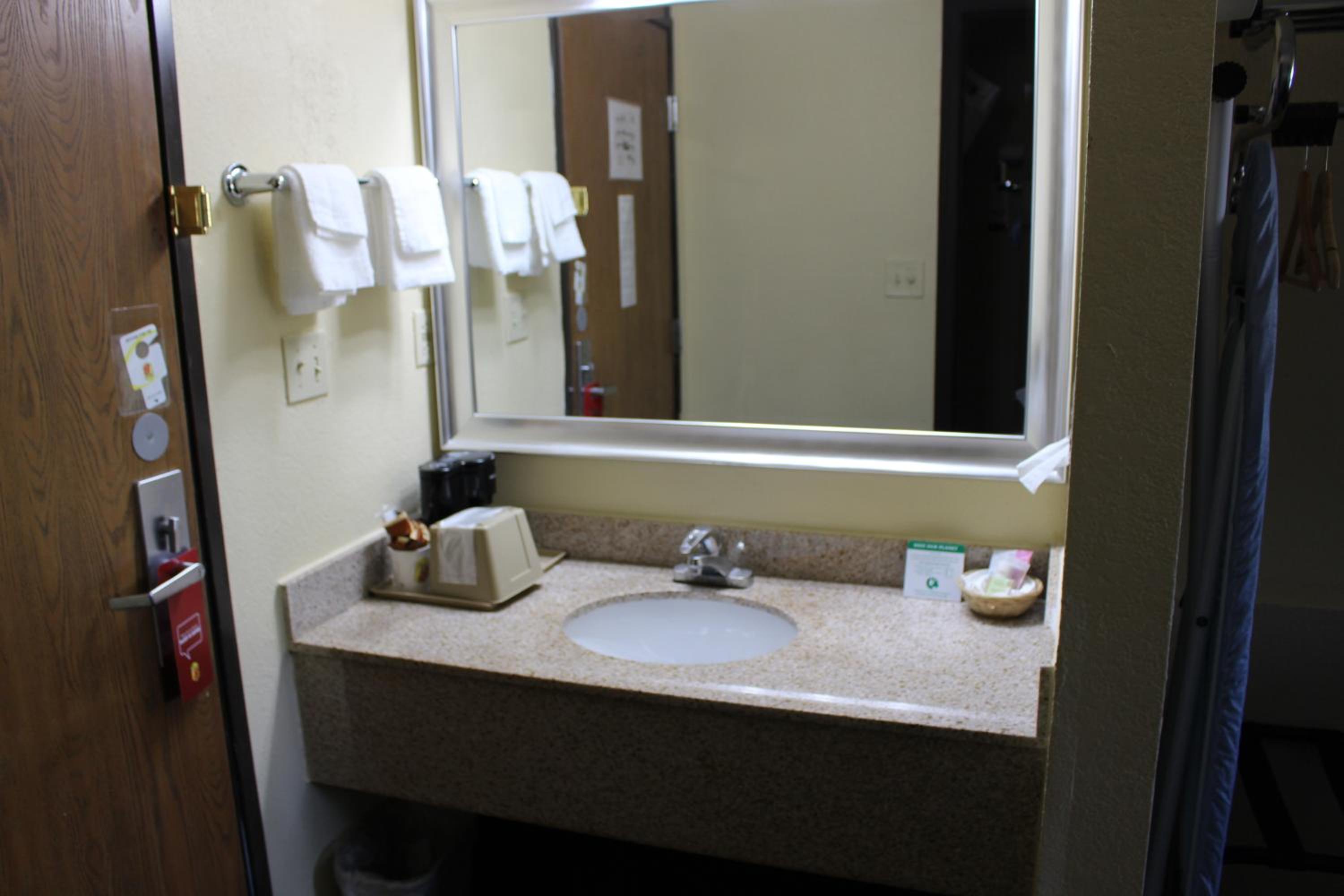 Double Room with Two Double Beds - Non-Smoking - Photo 9
