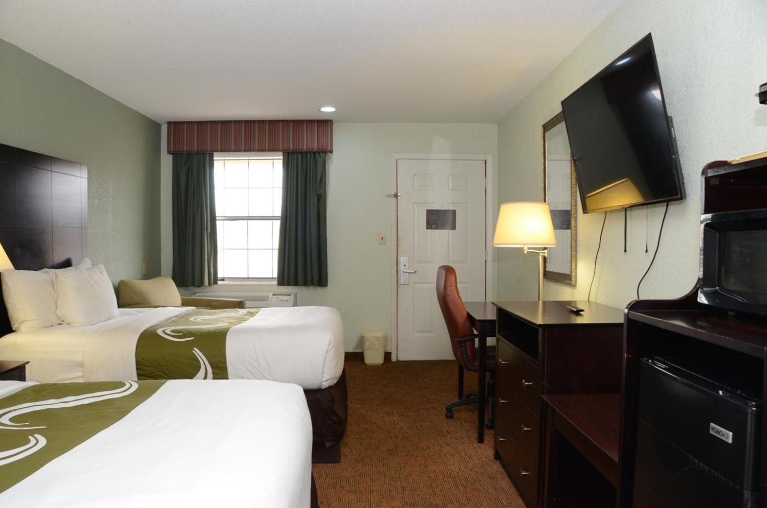 Double Room with Two Double Beds - Smoking photo 3