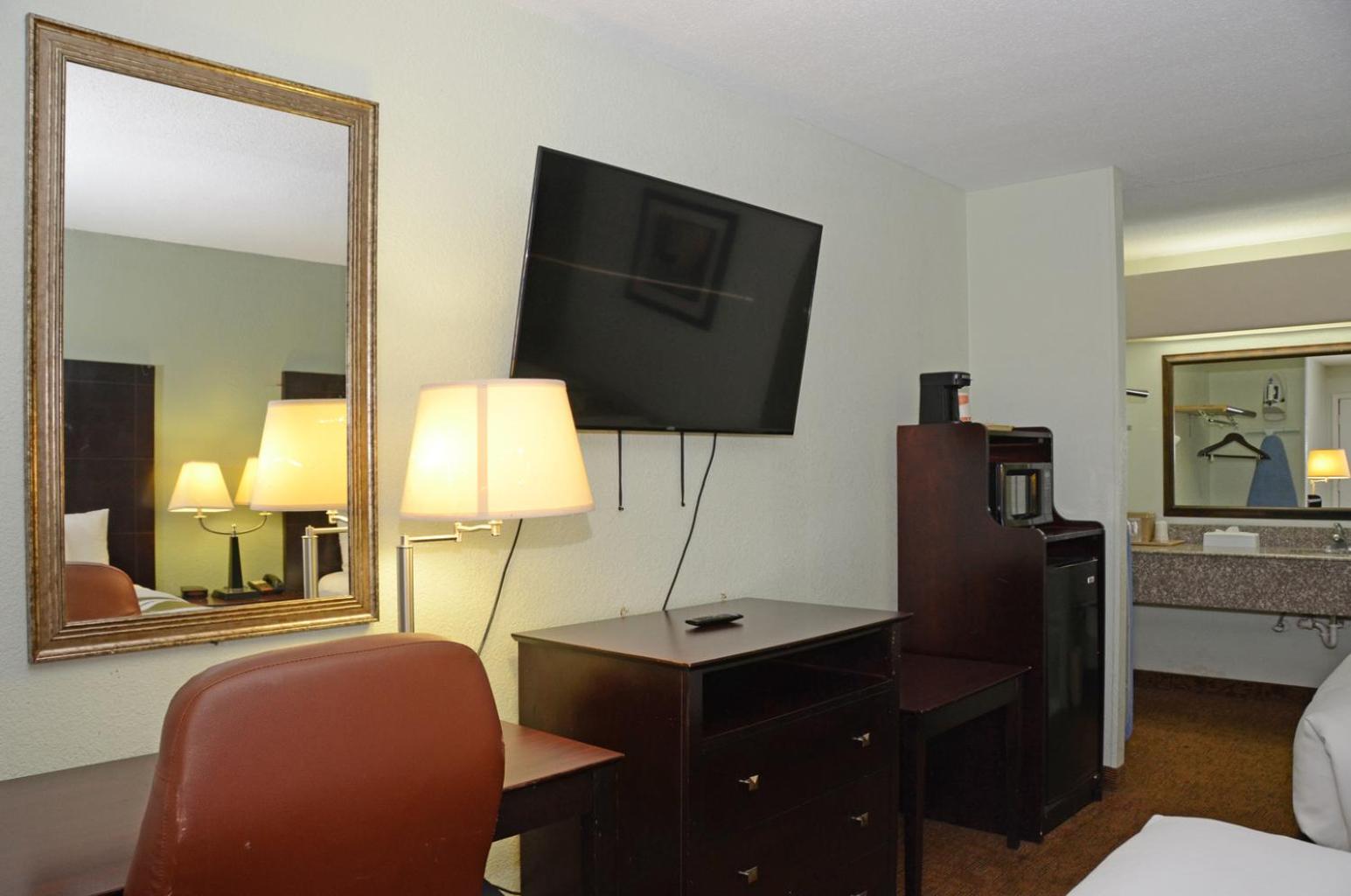 Double Room with Two Double Beds - Smoking photo 2