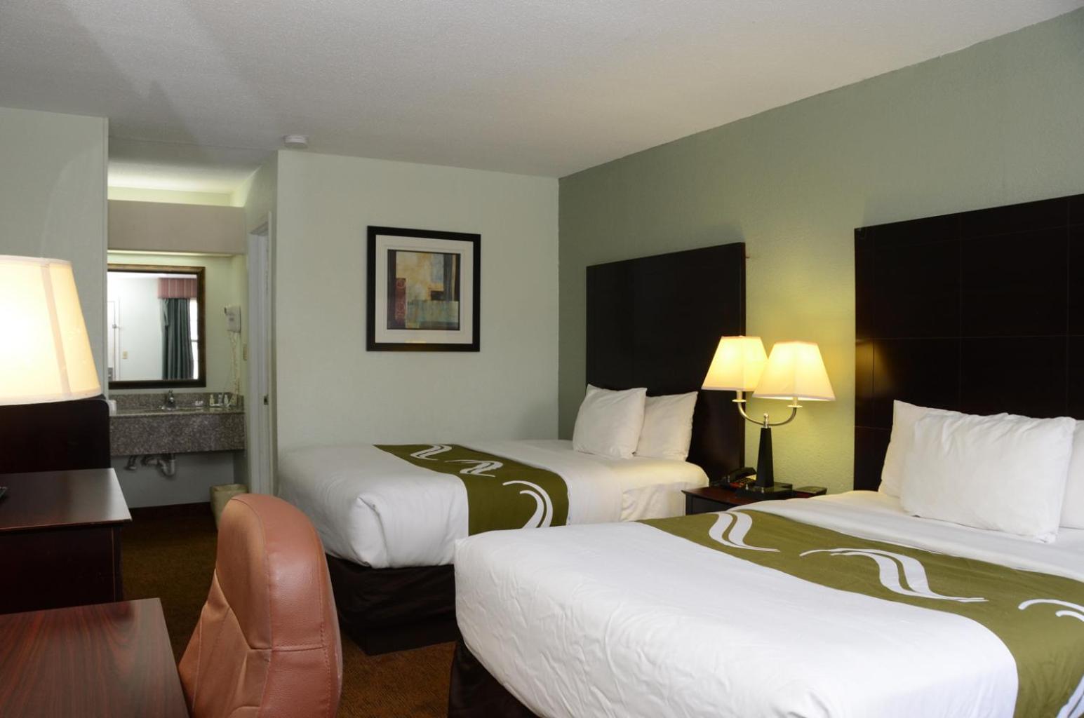 Double Room with Two Double Beds - Smoking photo 1