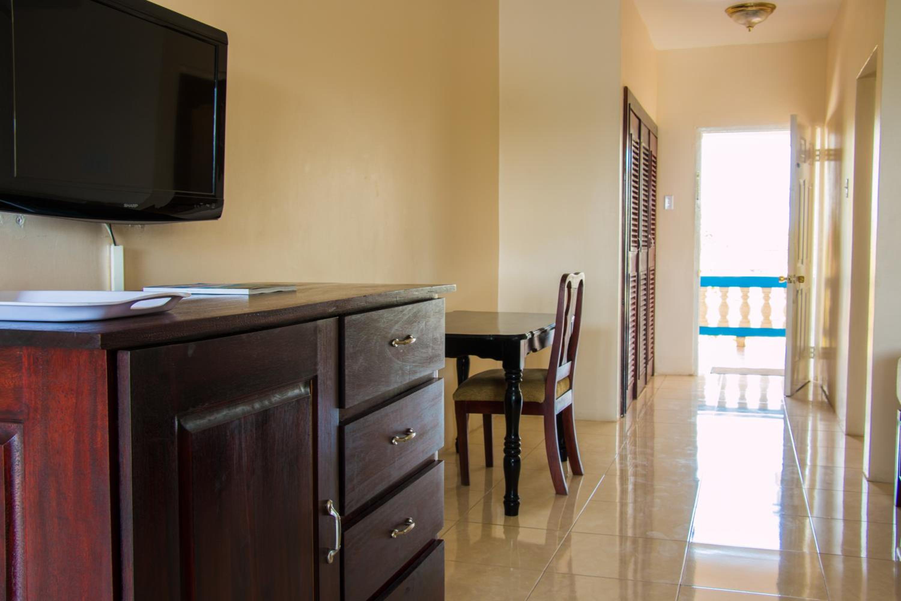 Deluxe Room - Photo 4