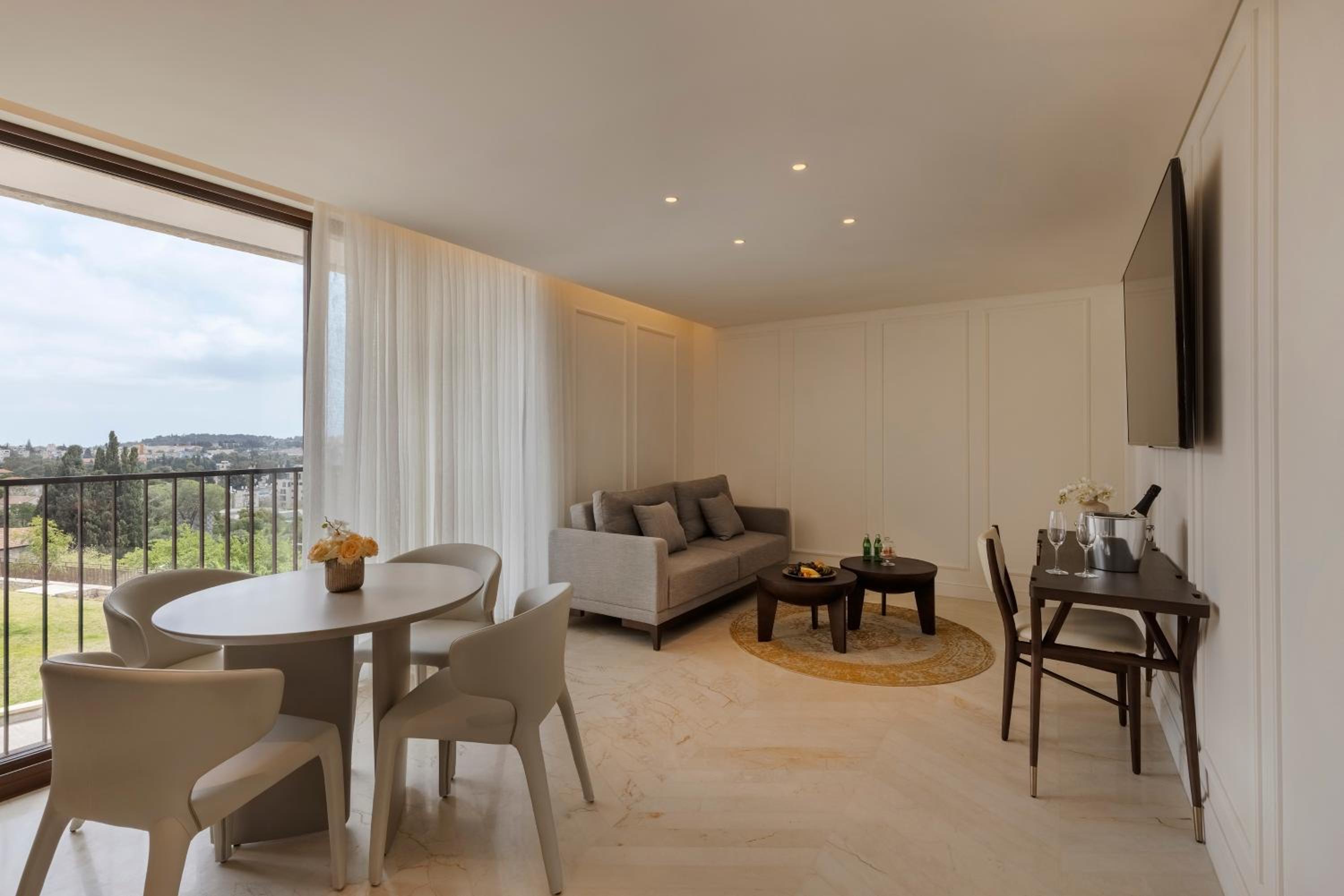 One Bedroom Suite with One King Bed or Twin Beds and Sofa Bed - Photo 11