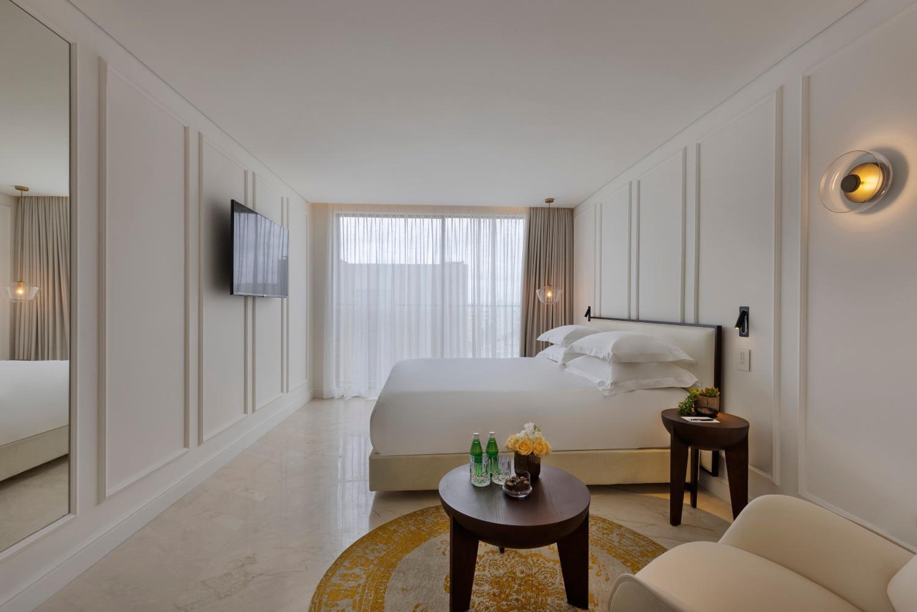 One Bedroom Suite with One King Bed or Twin Beds and Sofa Bed - Photo 9