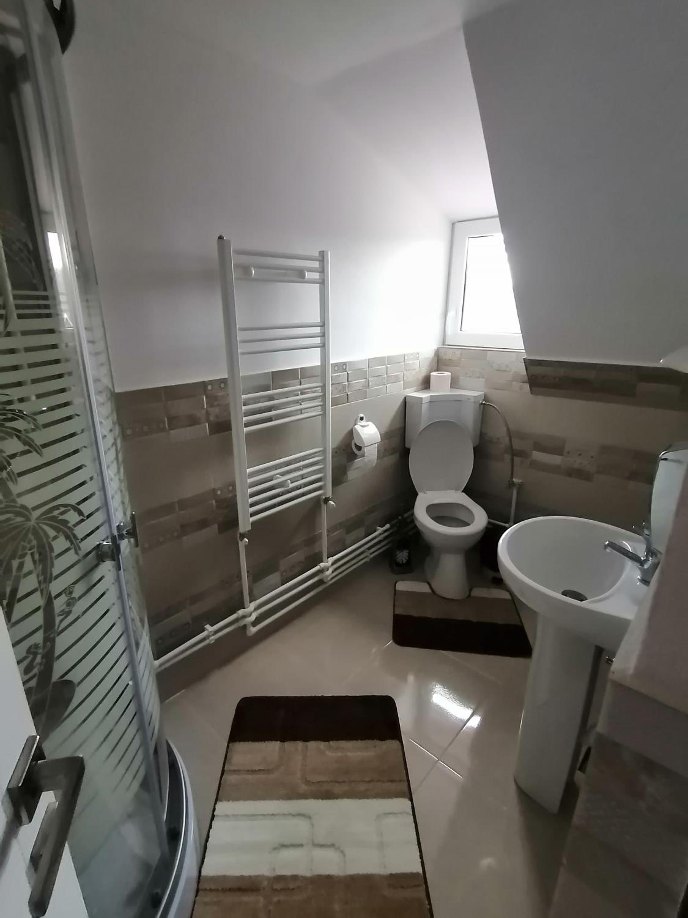 Three-Bedroom House - Photo 5