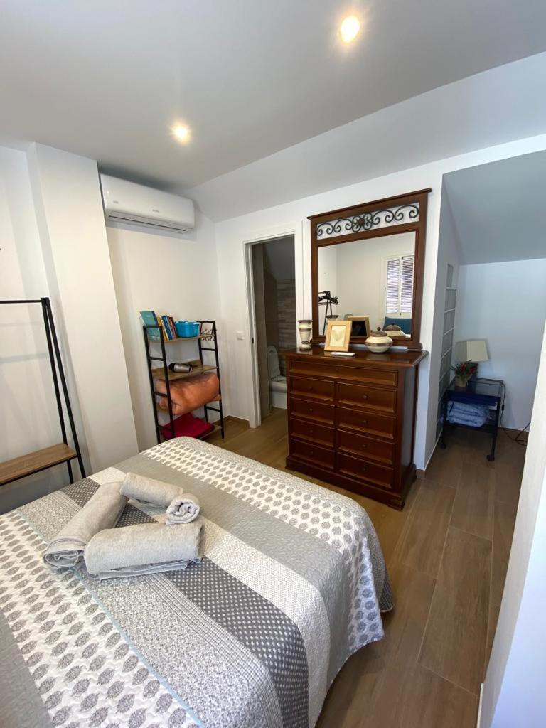 One-Bedroom Apartment photo 2