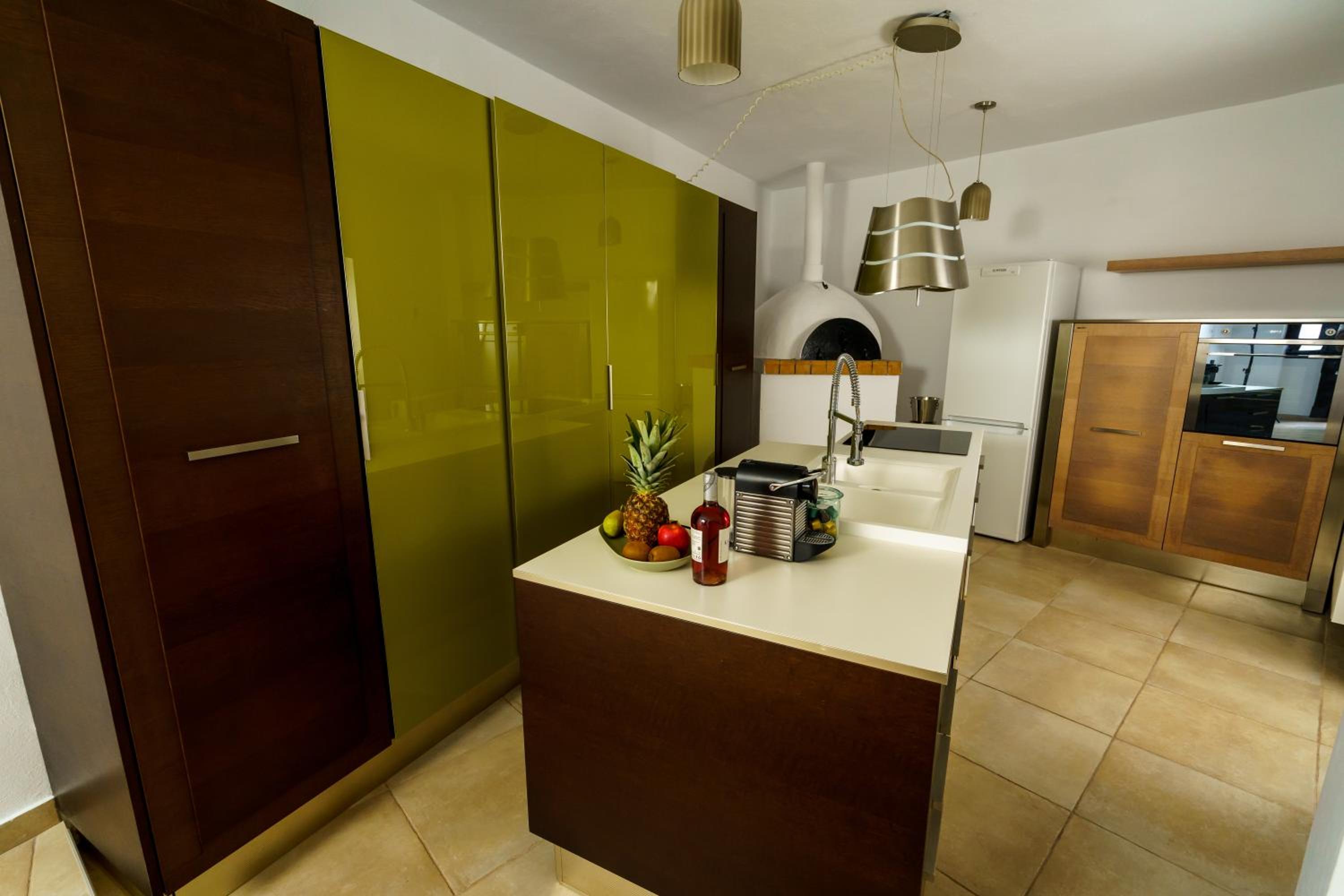 Three-Bedroom House photo 3