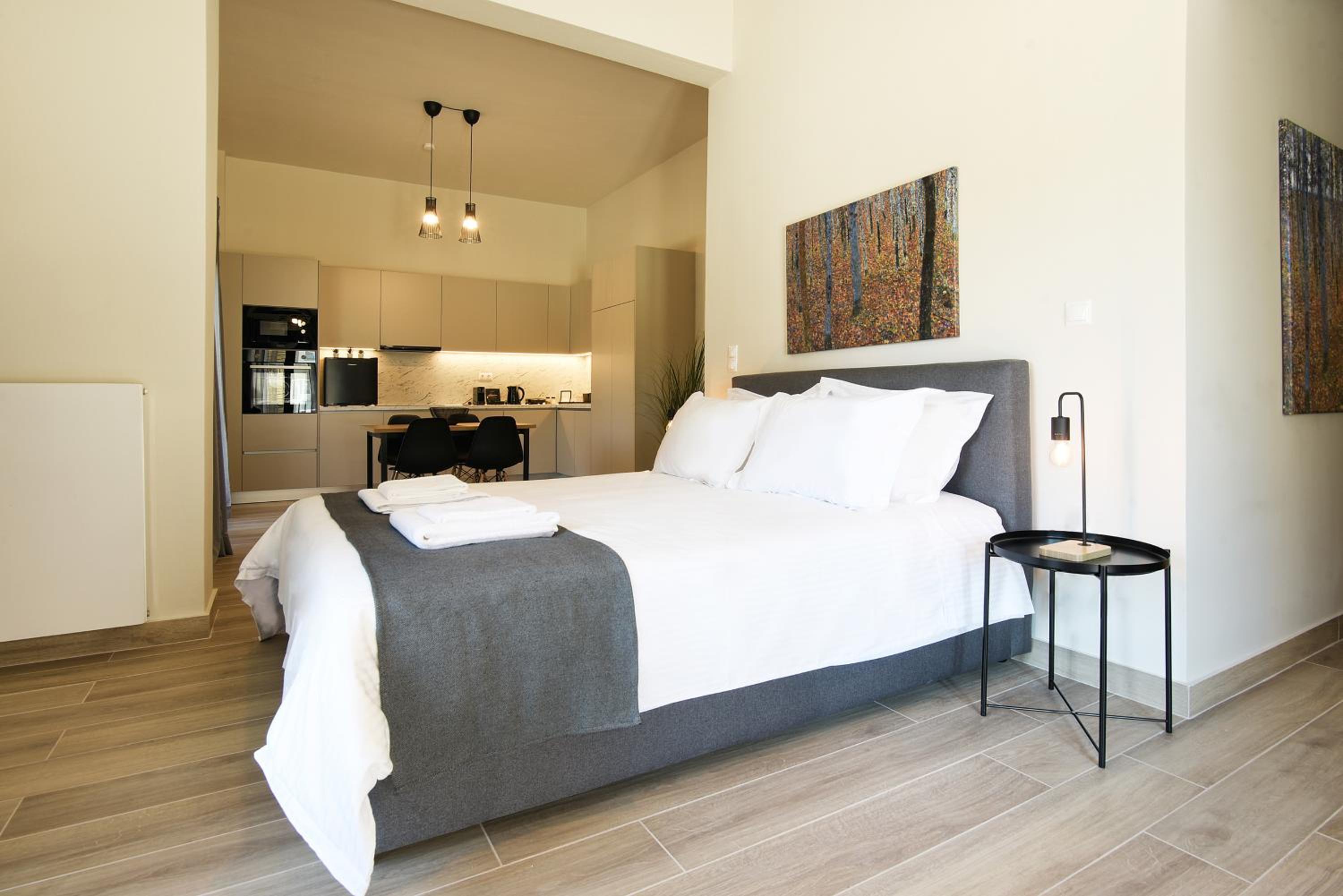 Deluxe King Room - Photo 5