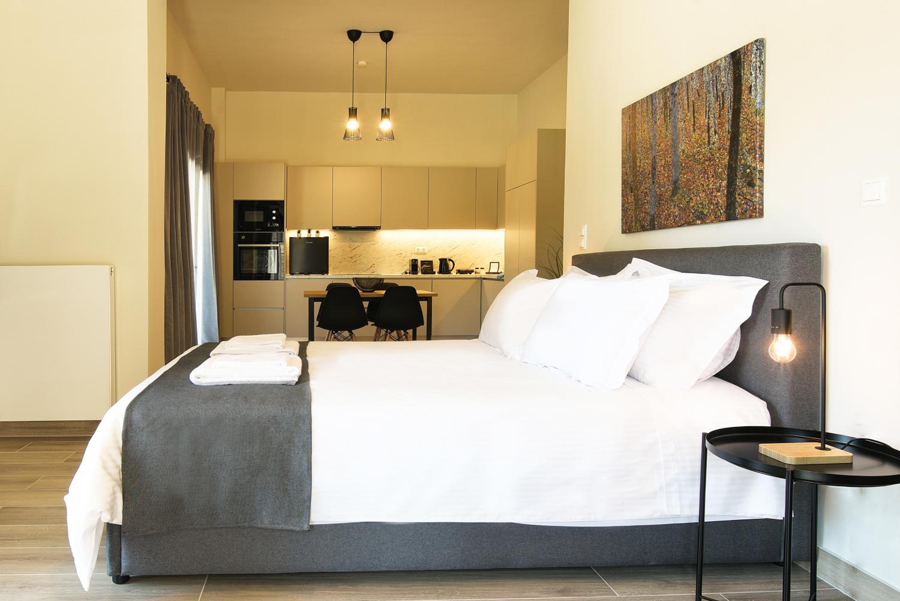 Deluxe King Room - Photo 1