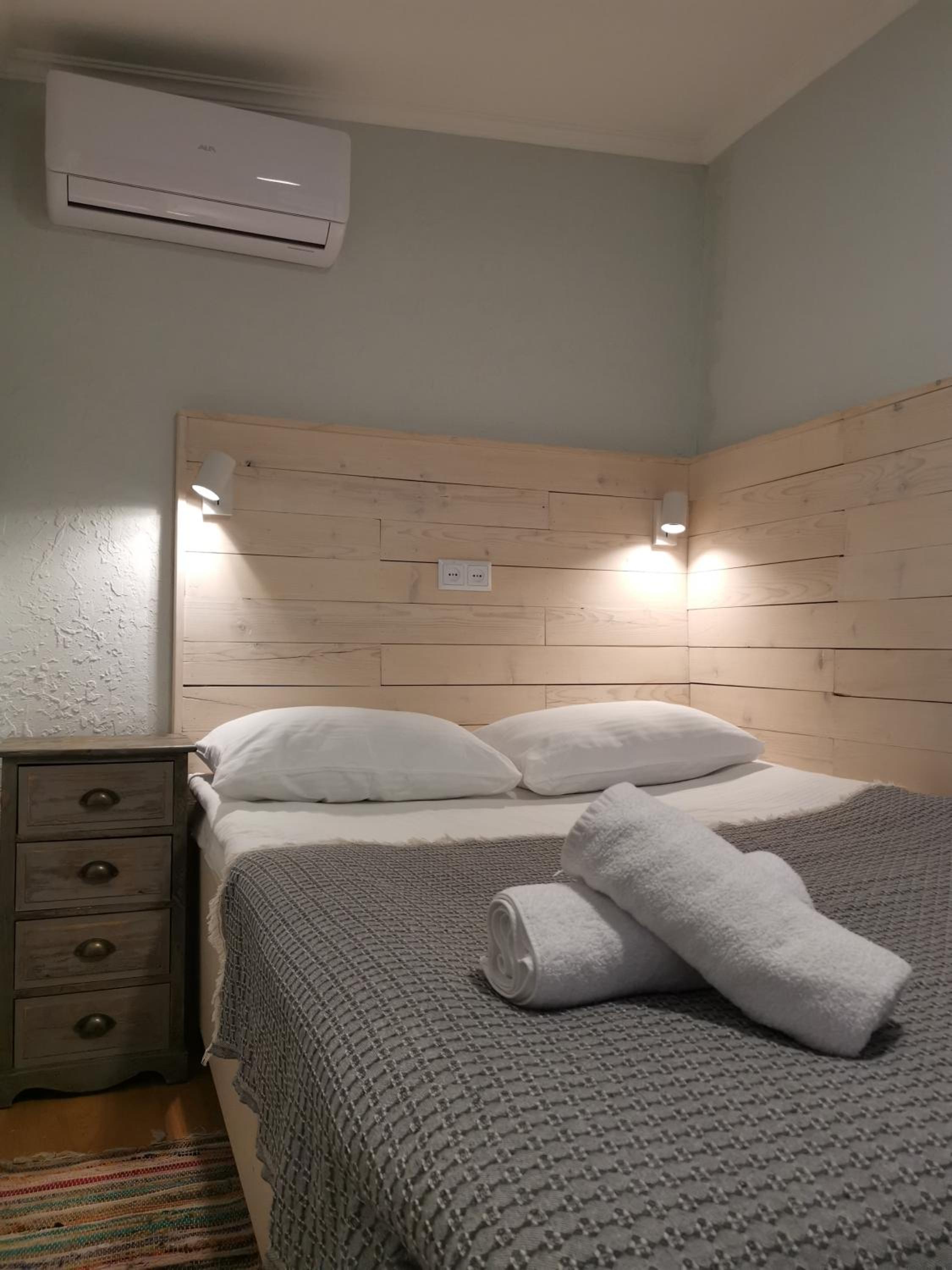 Small Double Room - Photo 5