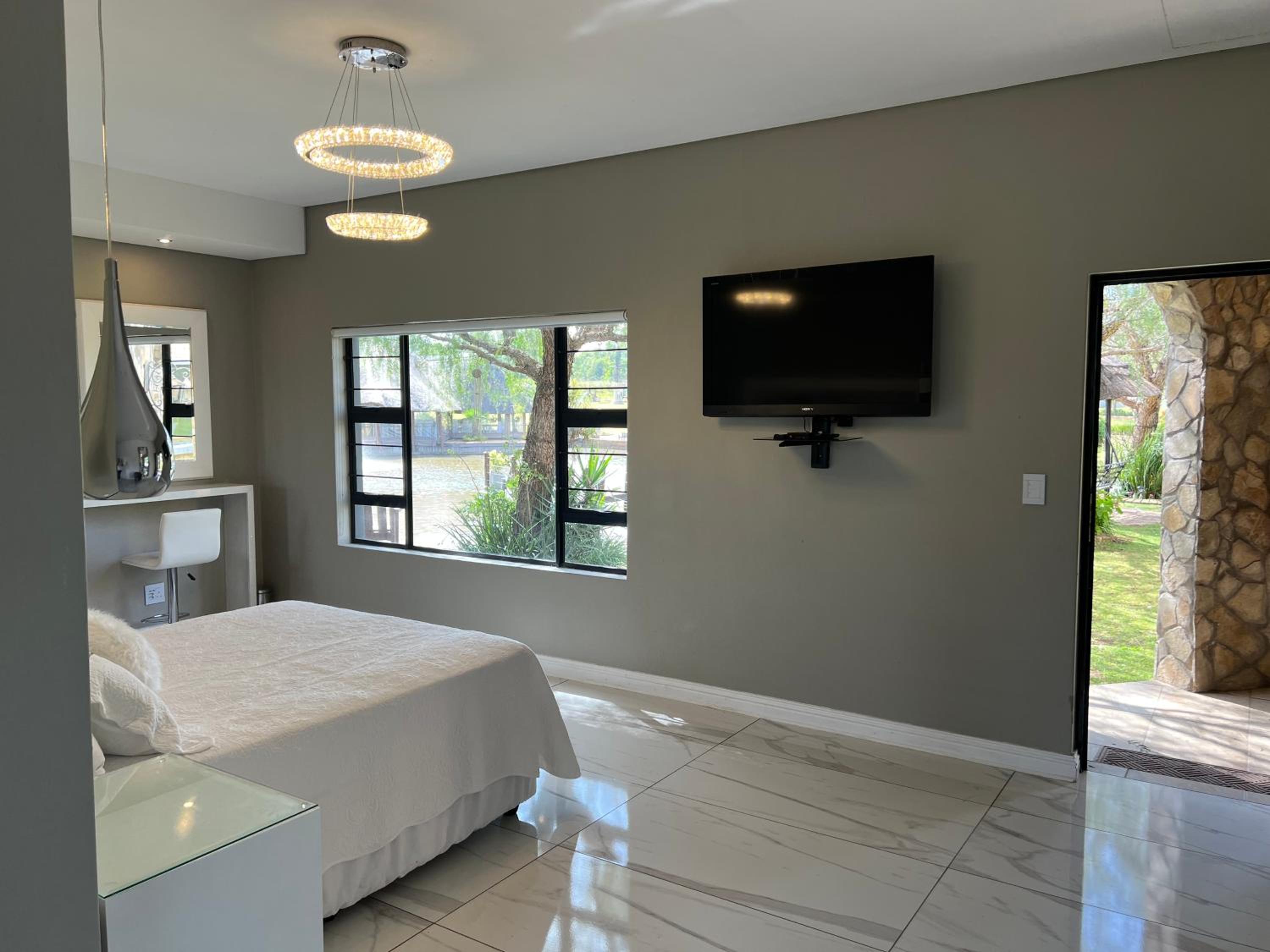 Double Room with Lake View - Photo 1