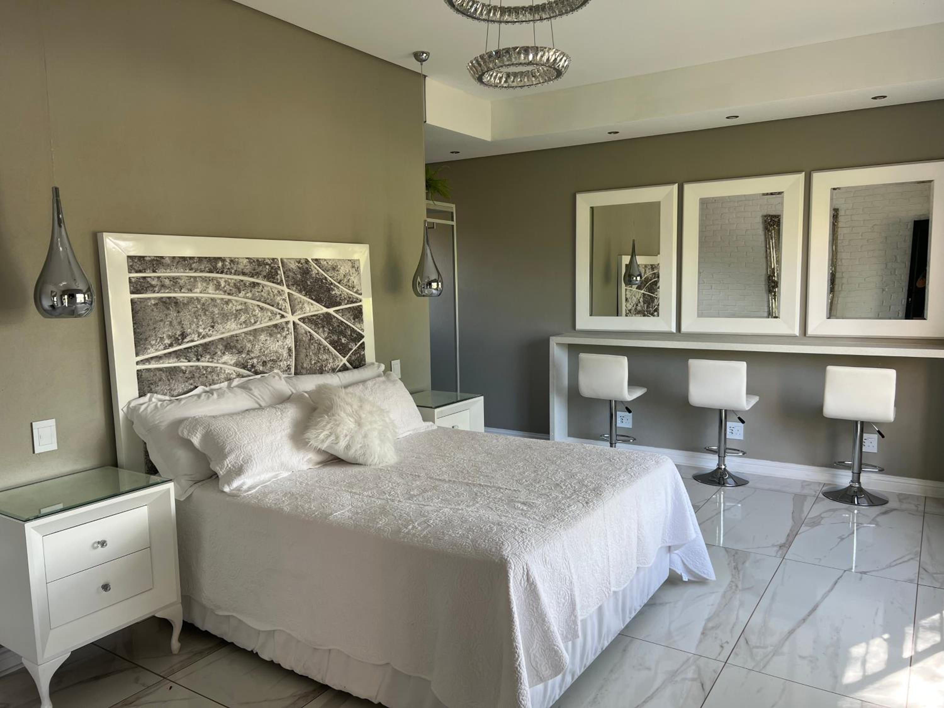 Double Room with Lake View - Photo 3