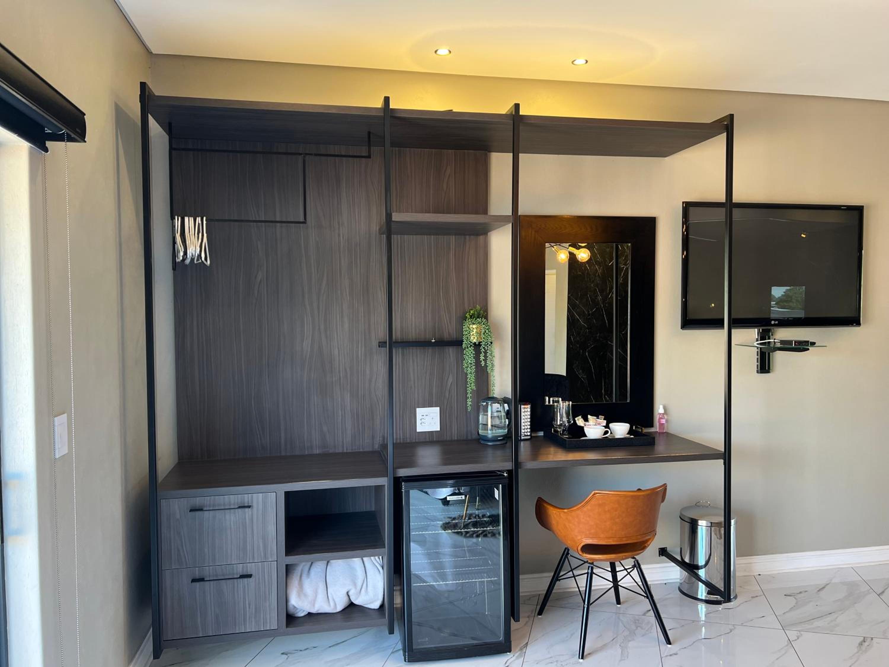 Superior King Room - Photo 2