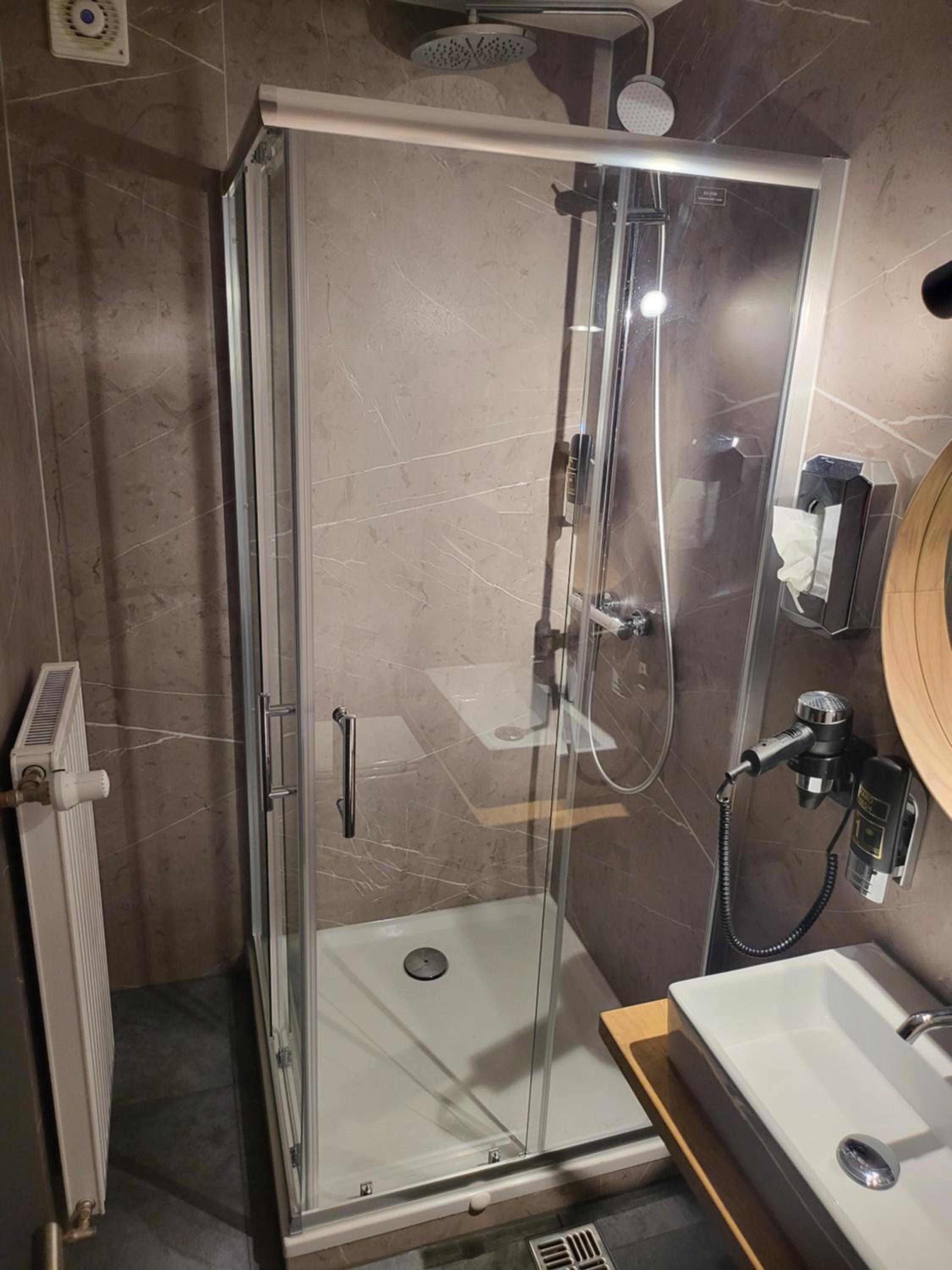 Double or Twin Room with Shower photo 2