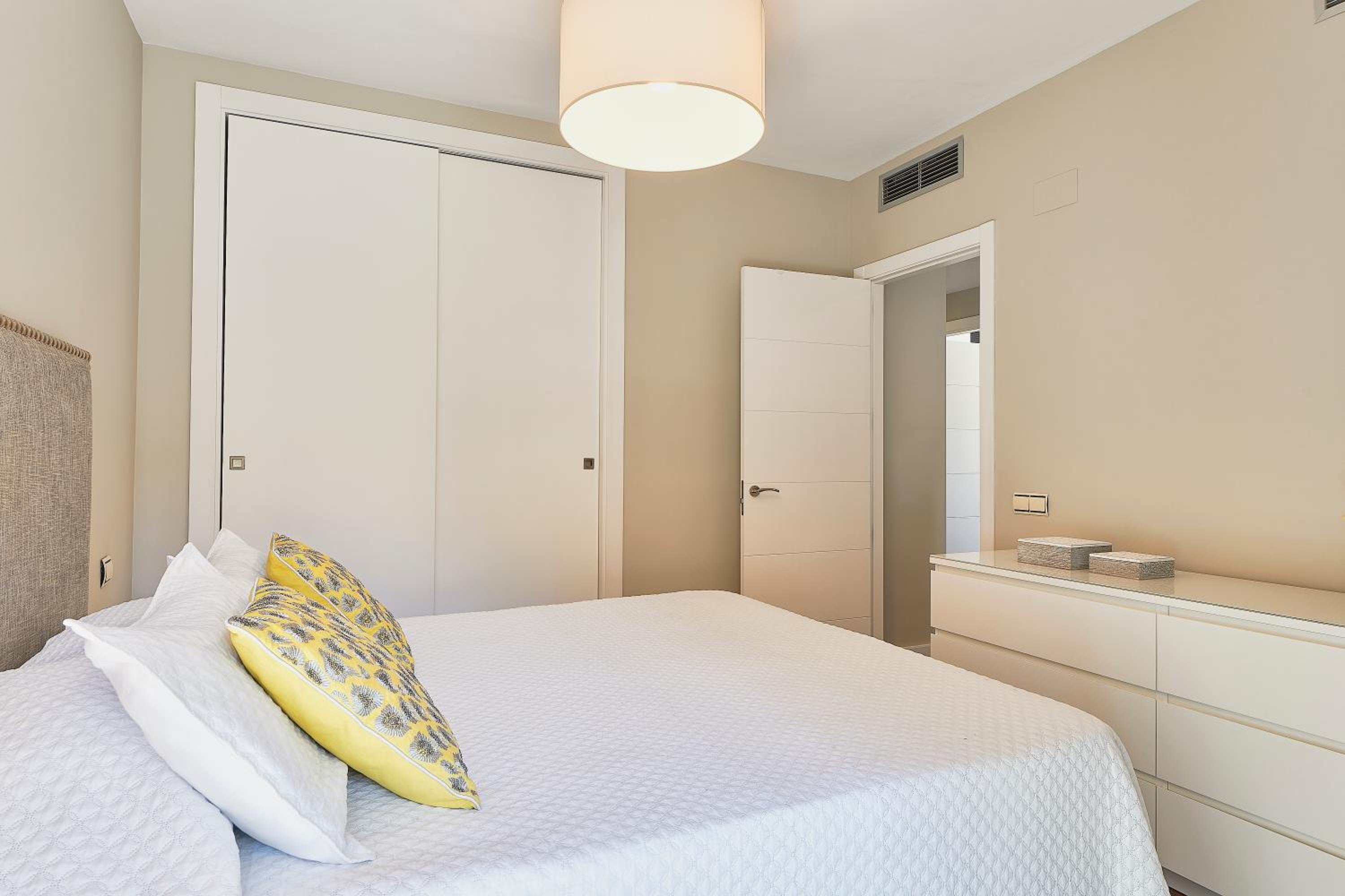One-Bedroom Apartment photo 2