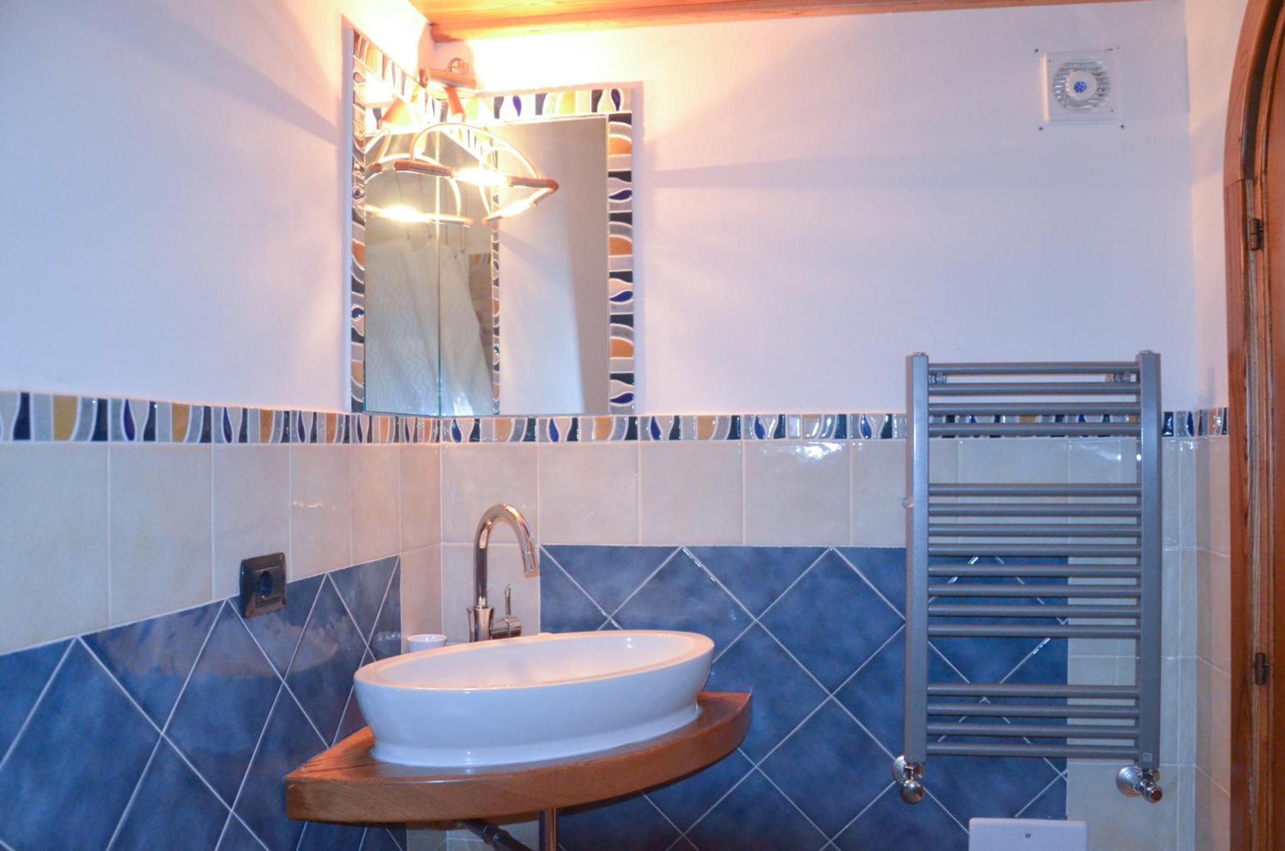 Double Room with Private Bathroom - Photo 24