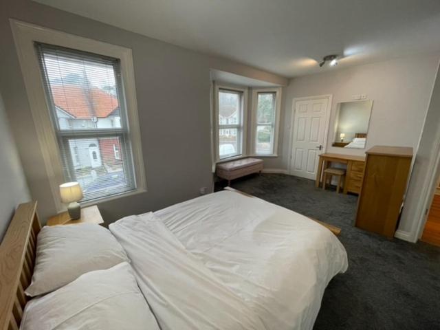 Four-Bedroom House photo 1