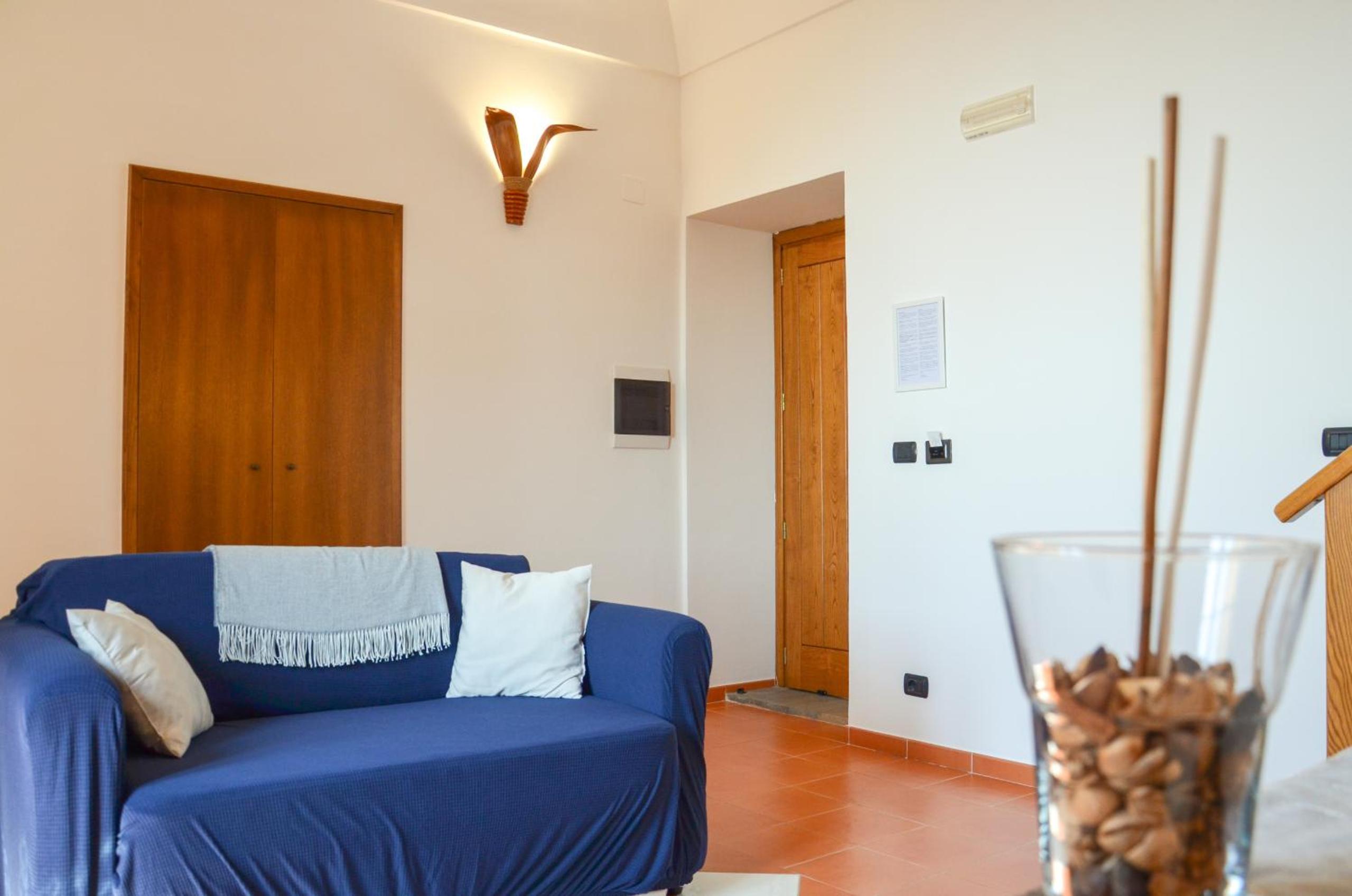 Double Room with Private Bathroom - Photo 18