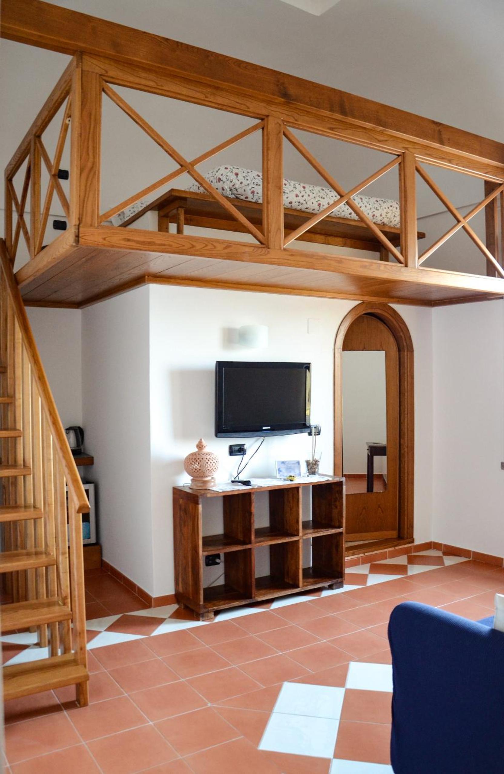 Double Room with Private Bathroom - Photo 14