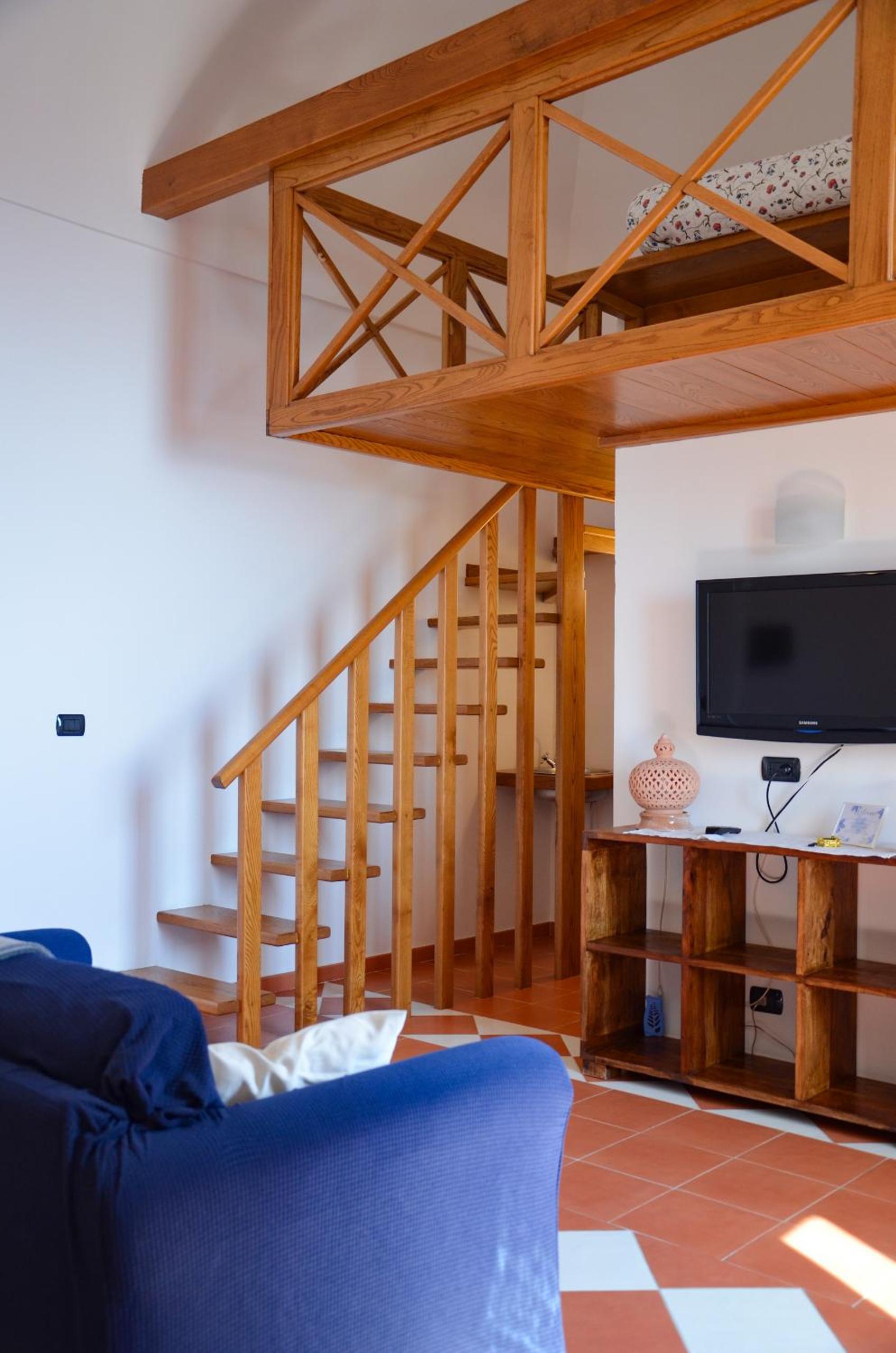 Double Room with Private Bathroom - Photo 13