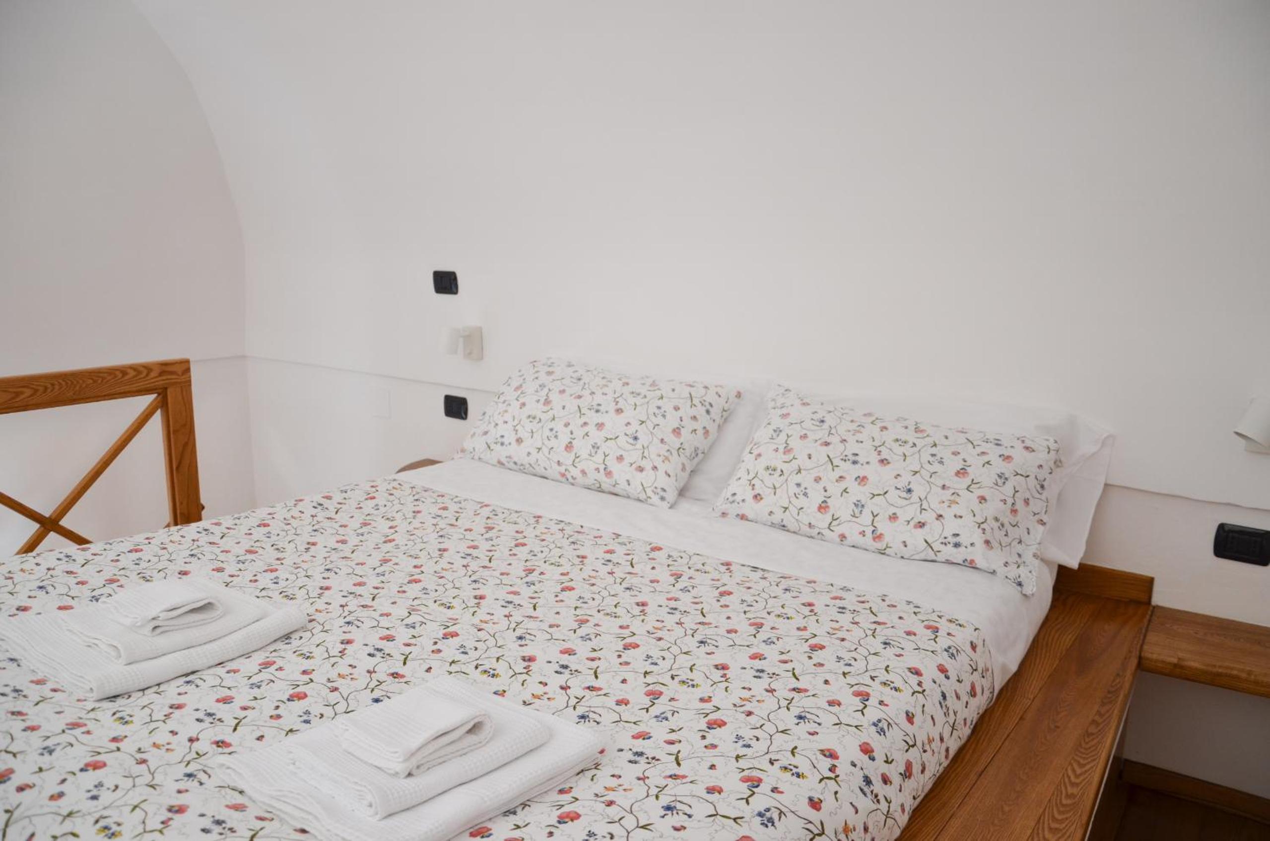 Double Room with Private Bathroom - Photo 22