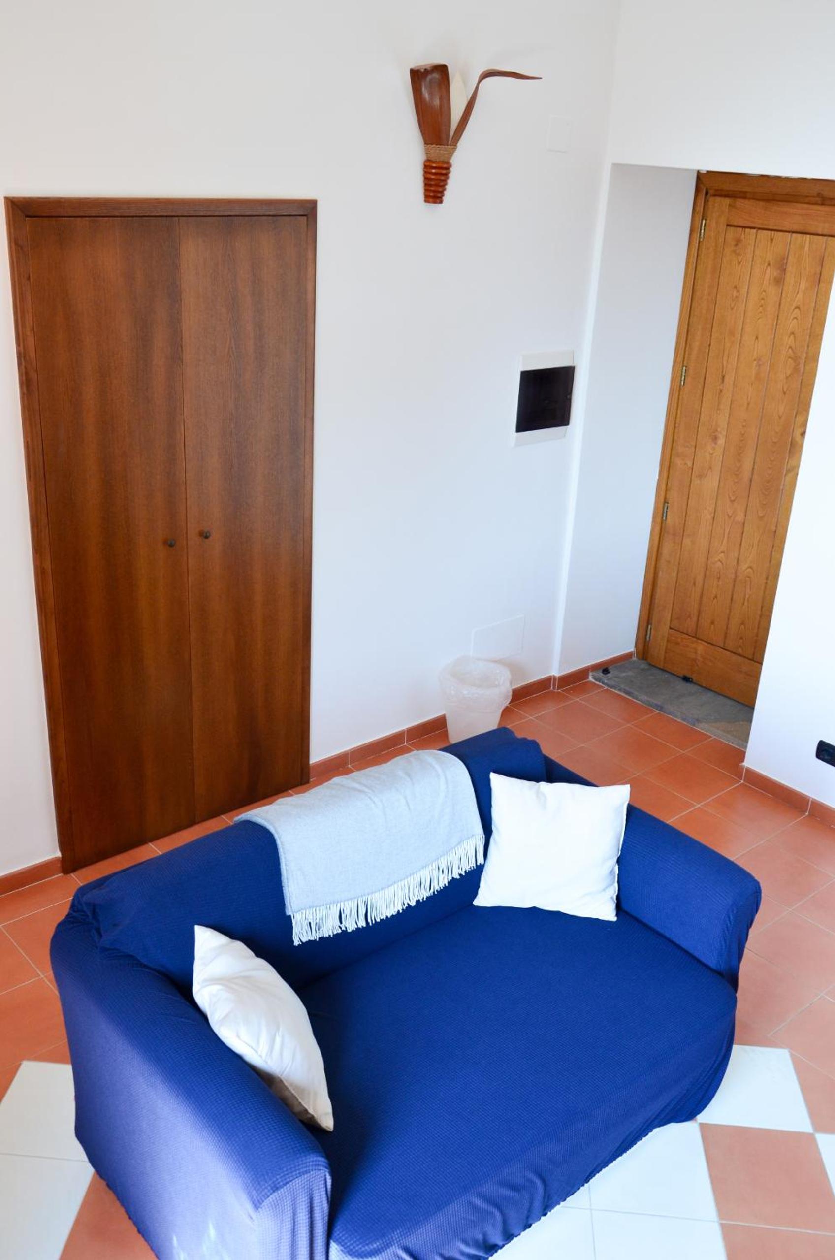 Double Room with Private Bathroom - Photo 19