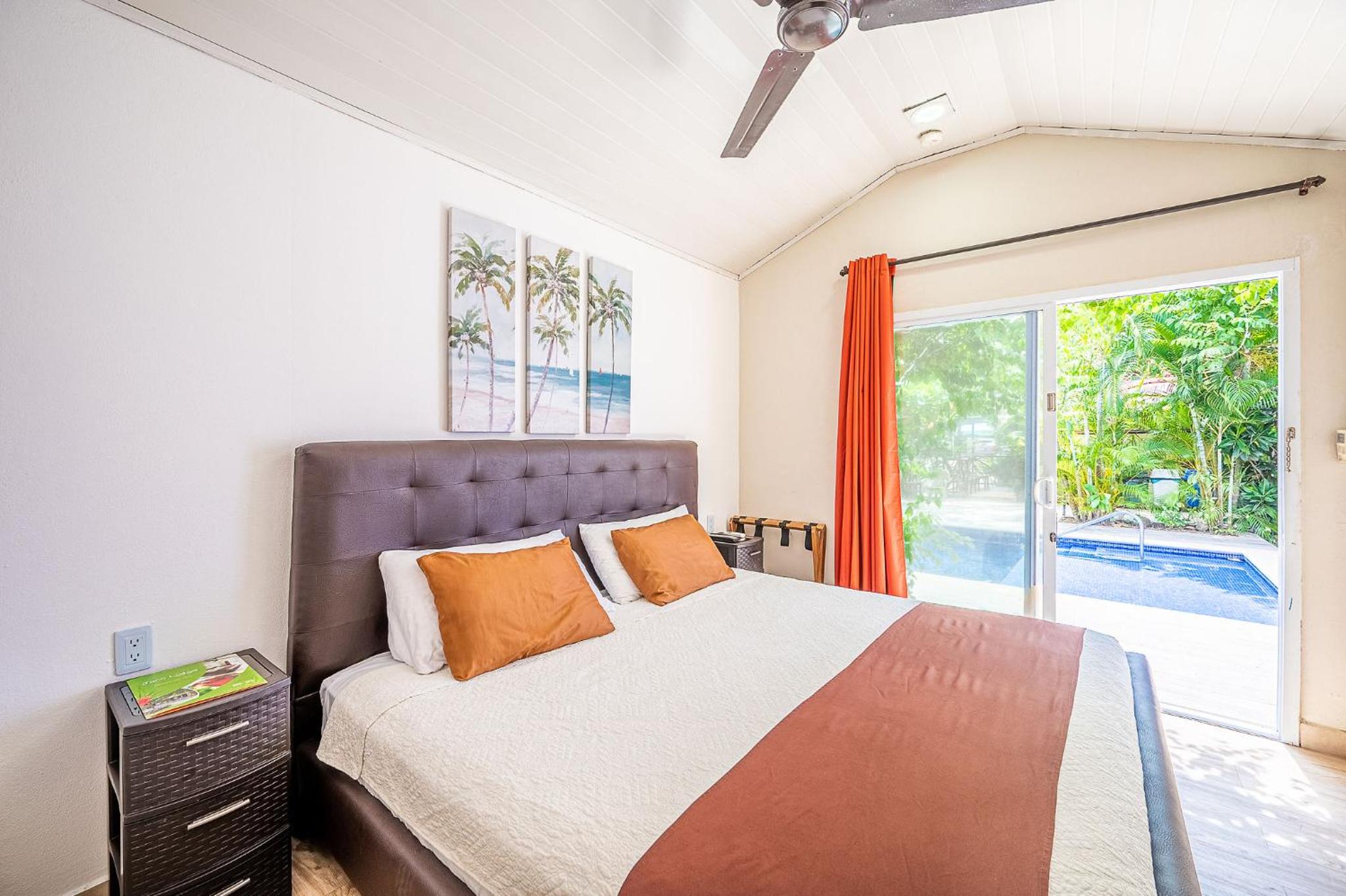 Chambre Lit King-Size - Vue sur Piscine