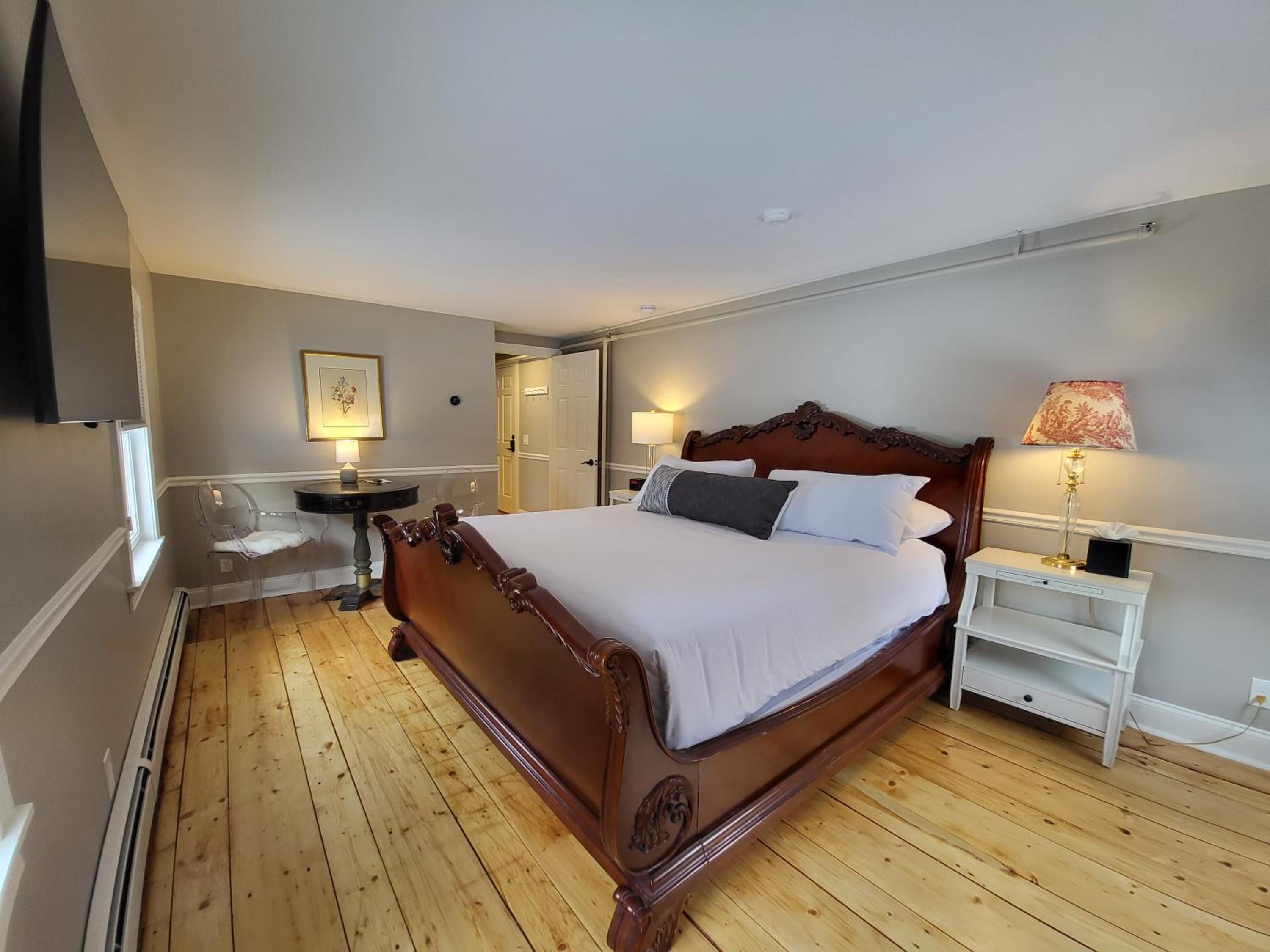 King Suite - Photo 2