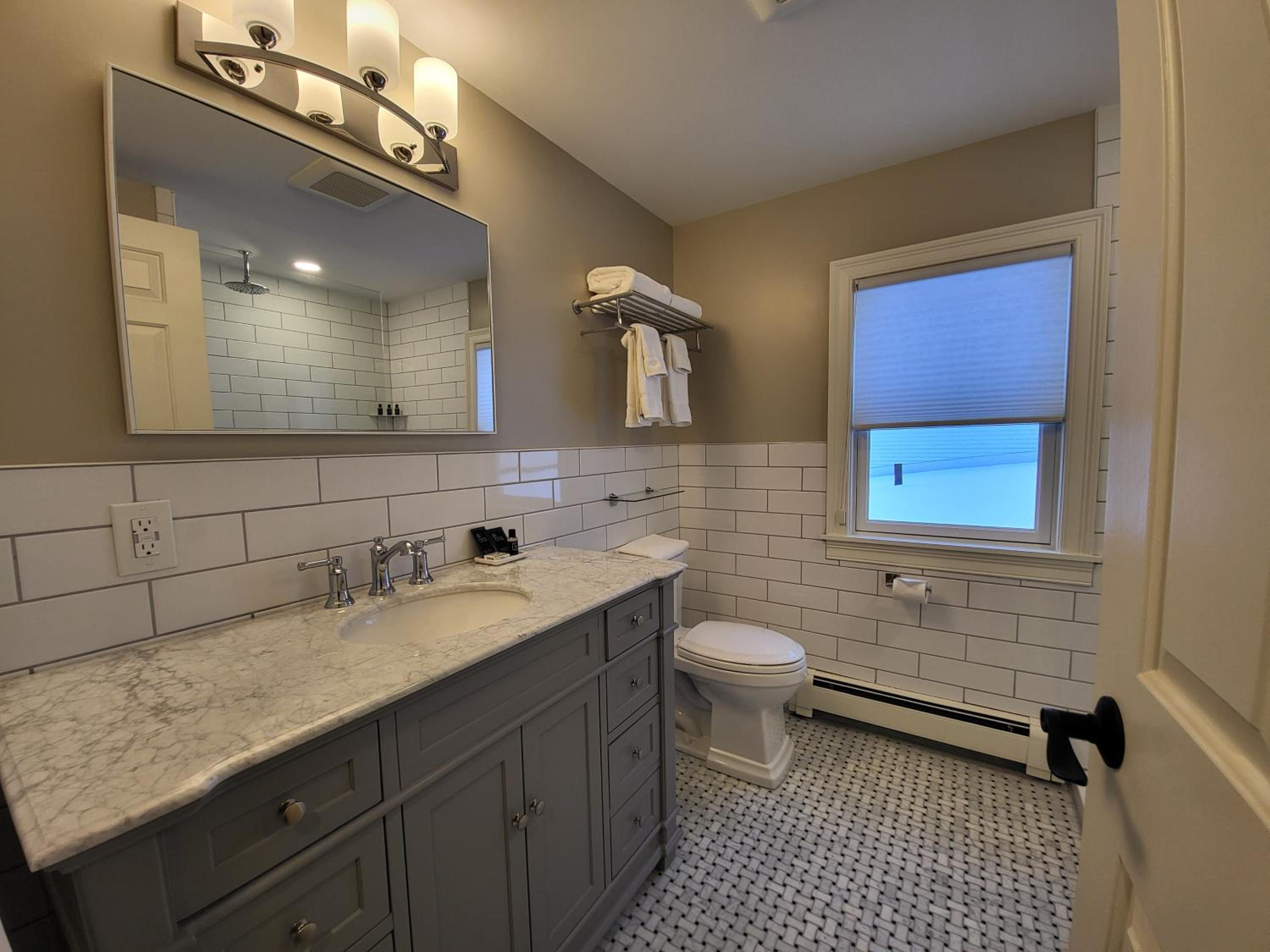 King Suite - Photo 11