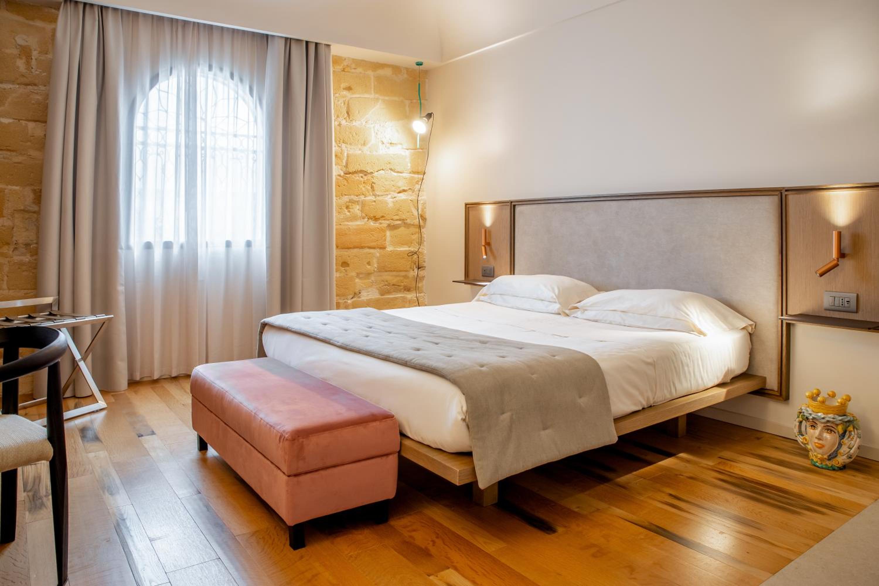 Deluxe Suite with Jacuzzi - Photo 5