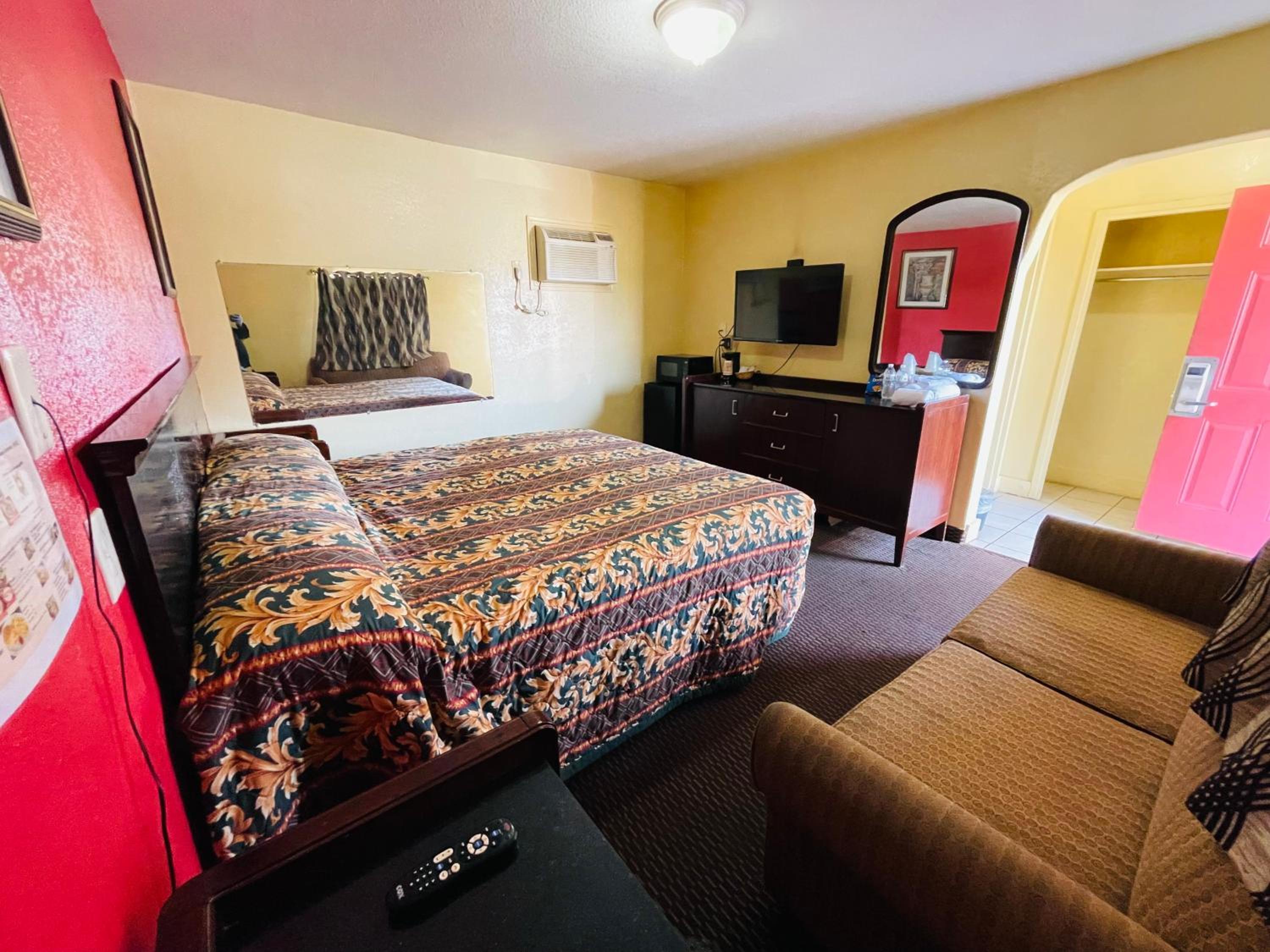 Deluxe King Room - Photo 3