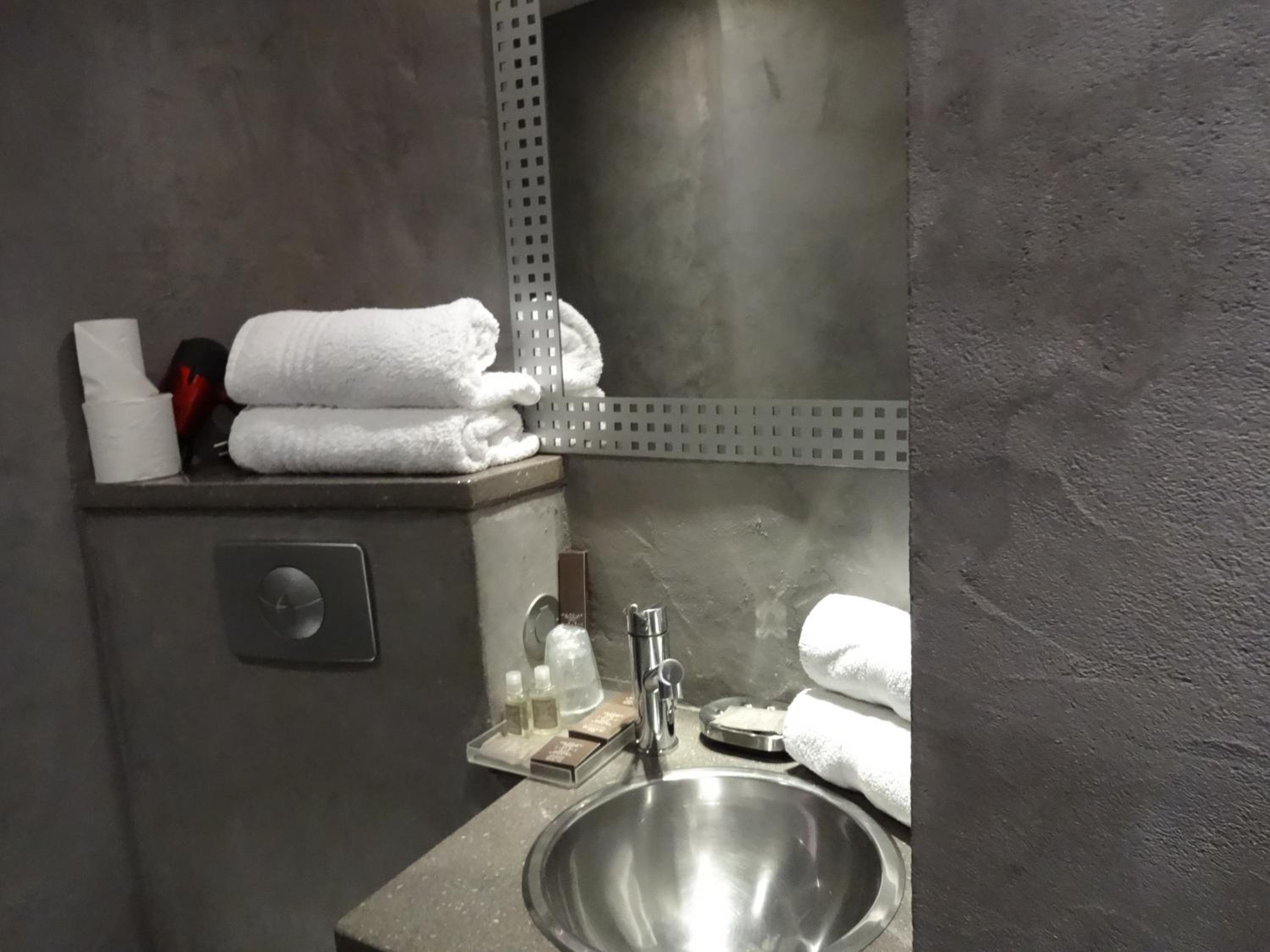 Standard Double or Twin Room photo 3