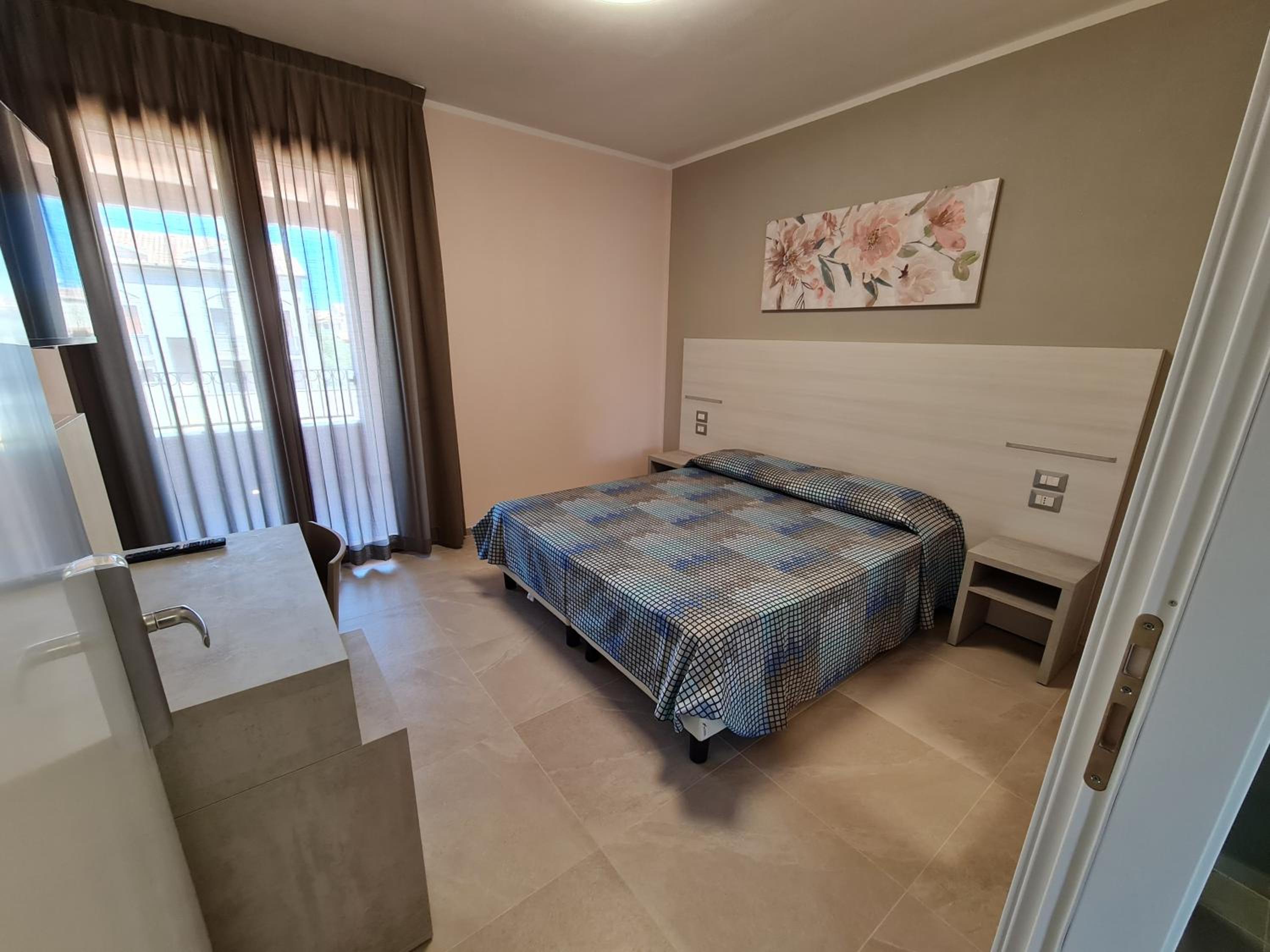 Deluxe Double Room with Balcony photo 1