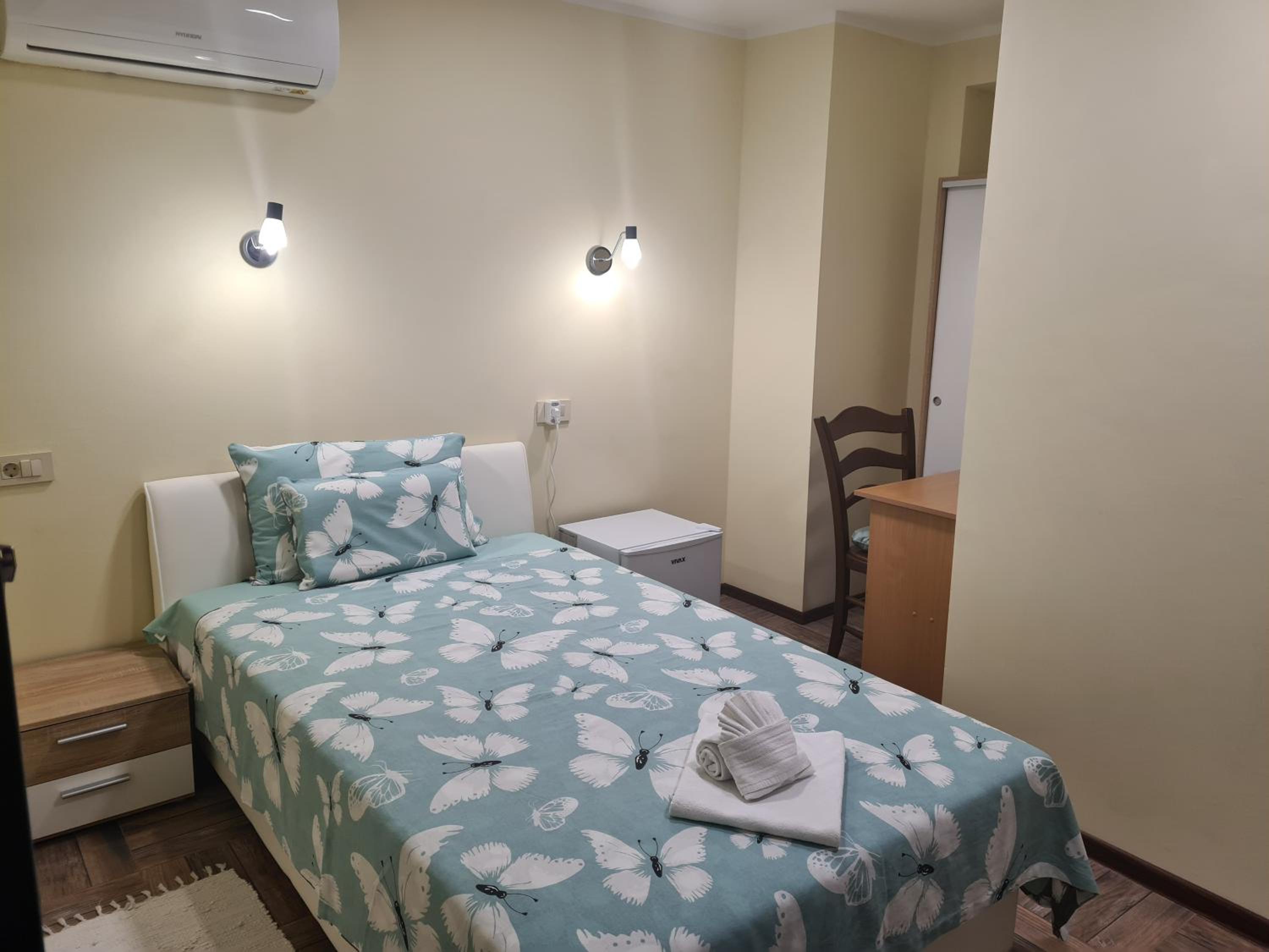 Single Room with Private Bathroom photo 3