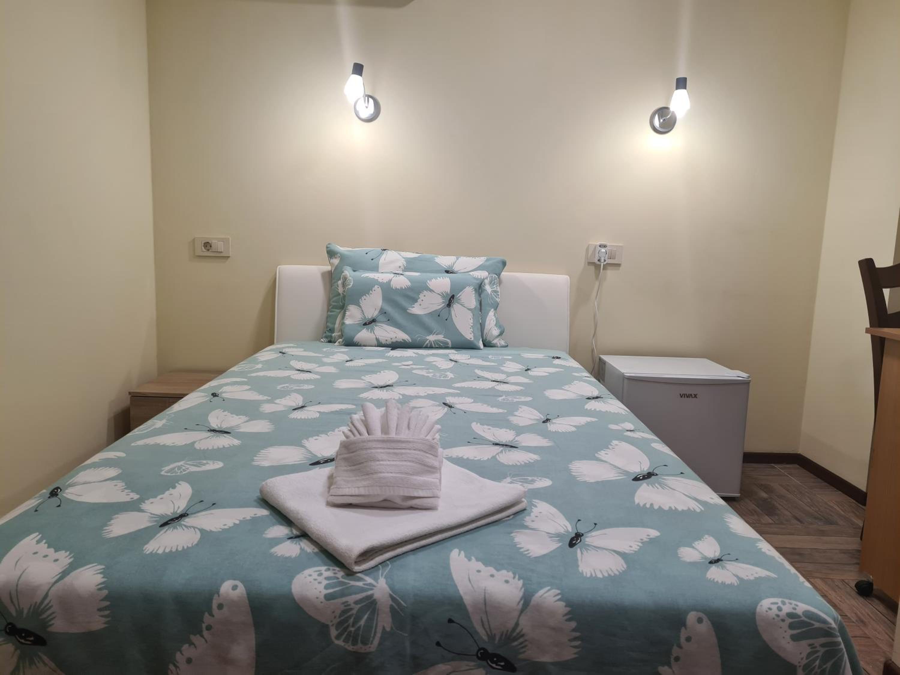 Single Room with Private Bathroom photo 2