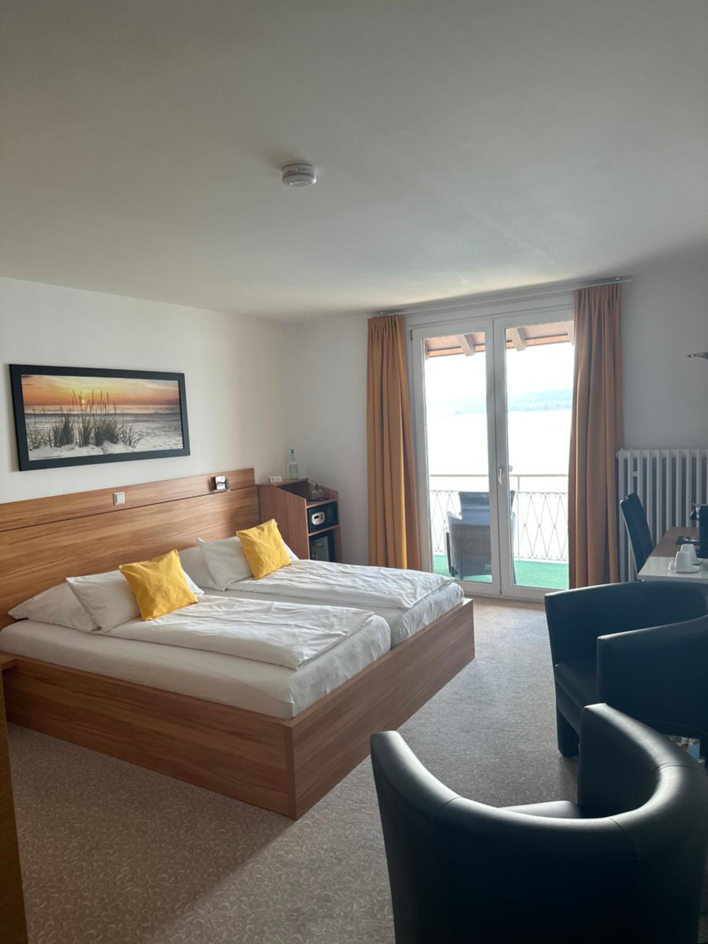 Double Room with Balcony and Lake View