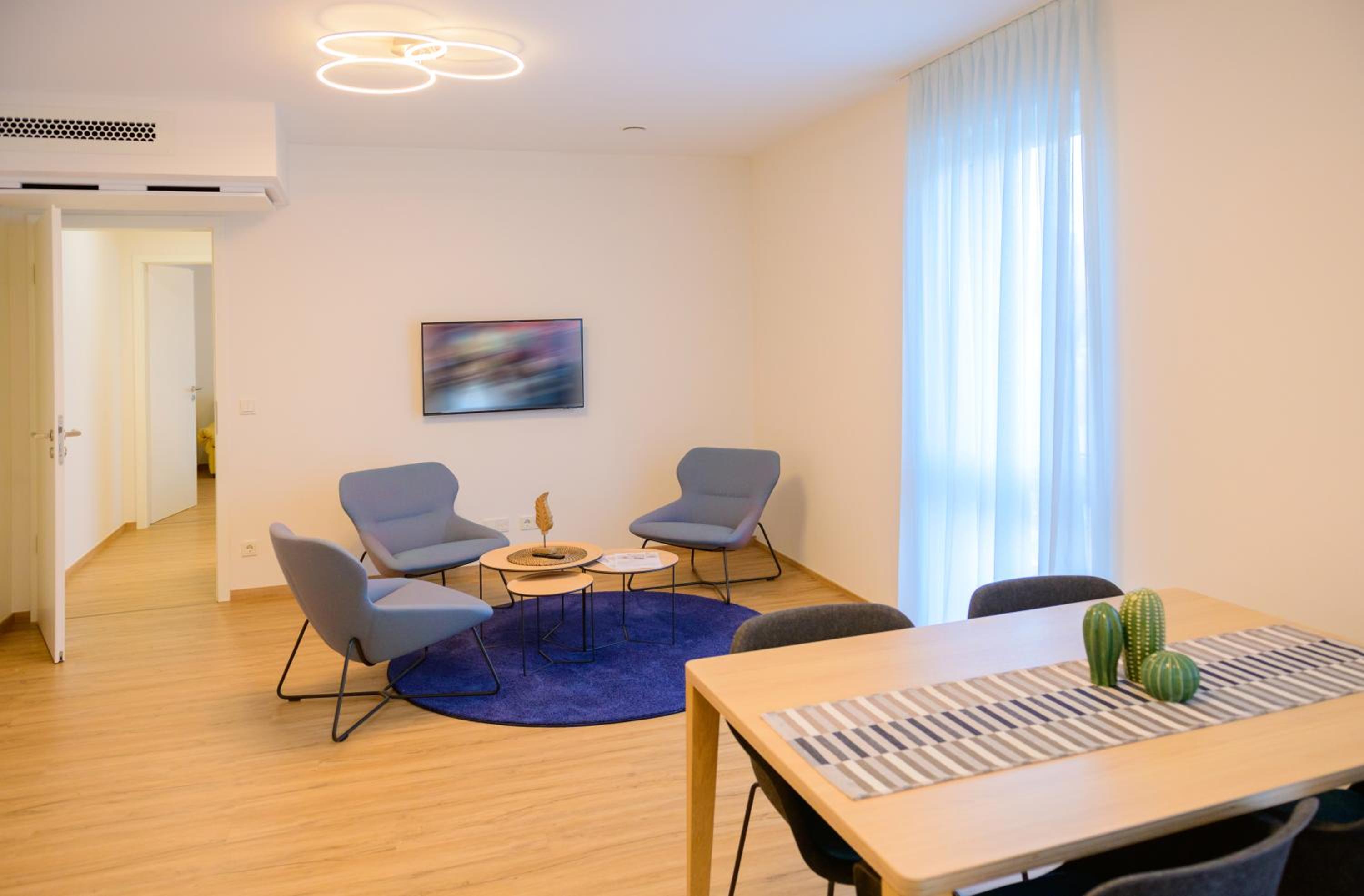 Apartment photo 2