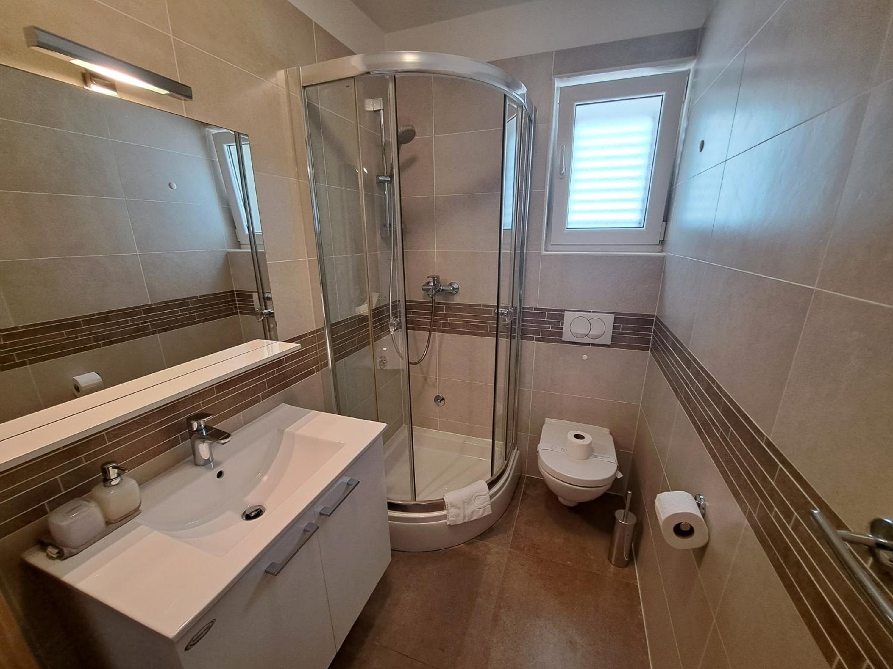 Two-Bedroom Apartment with Balcony and Sea View photo 3