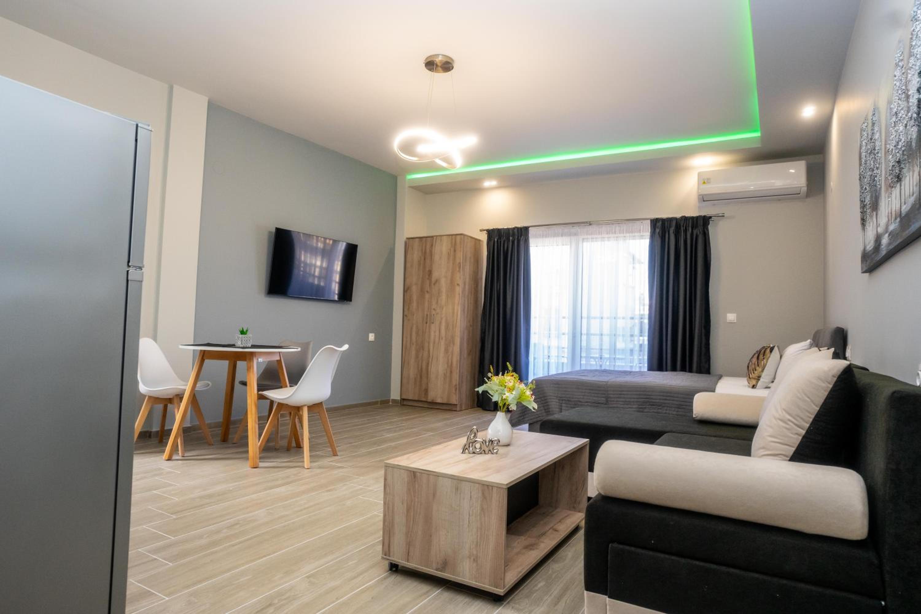 Studio Apartment photo 1