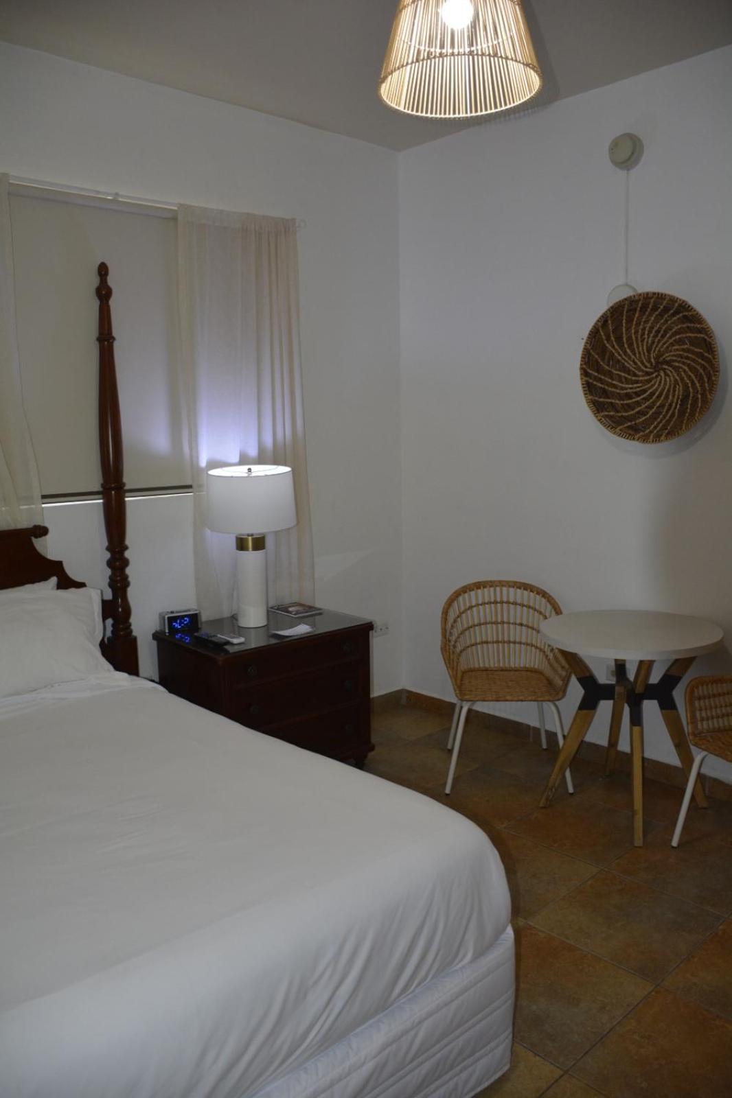 Queen Room photo 2