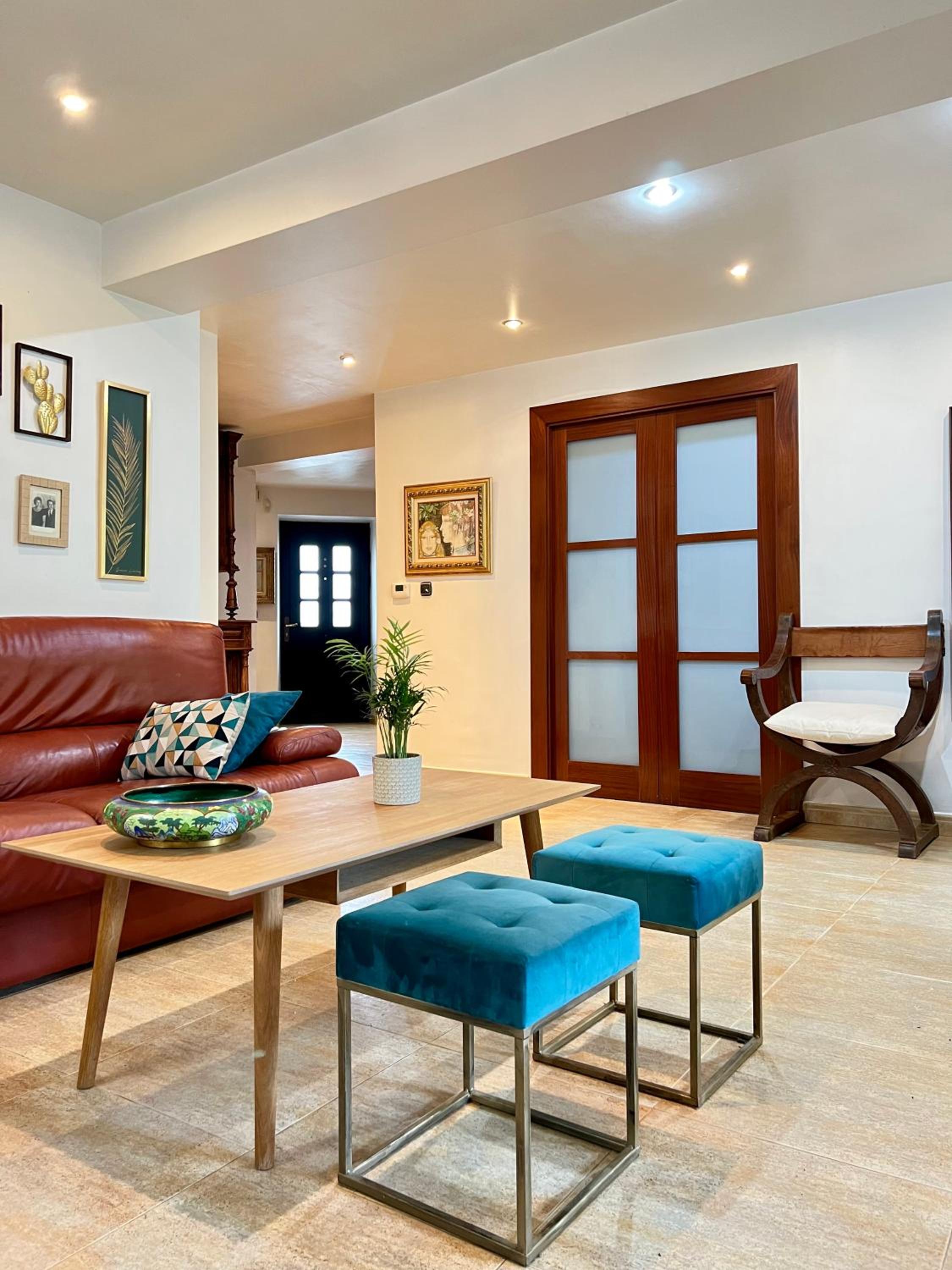 Five-Bedroom House photo 3