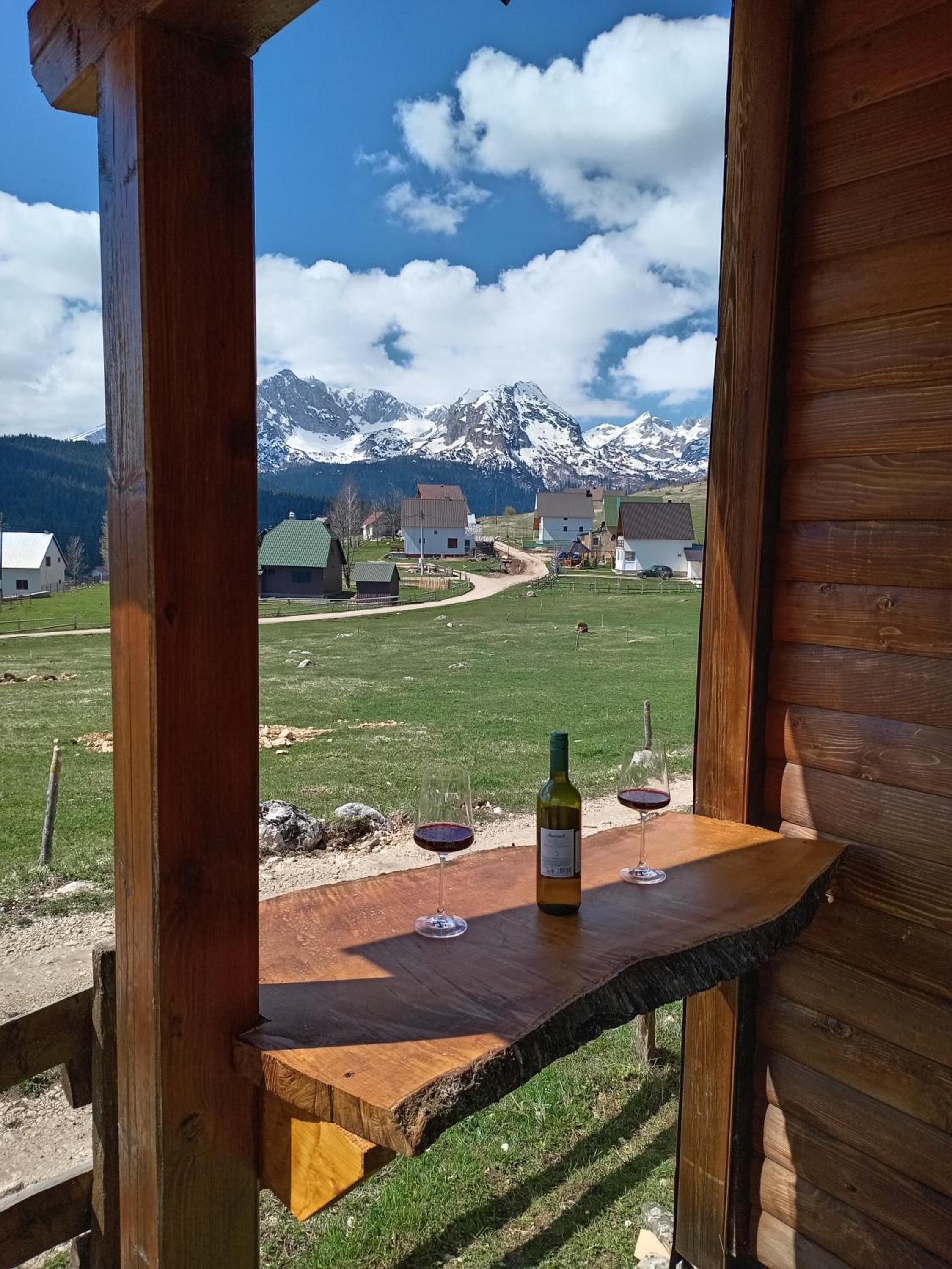 Cottage with Mountain View - Photo 19