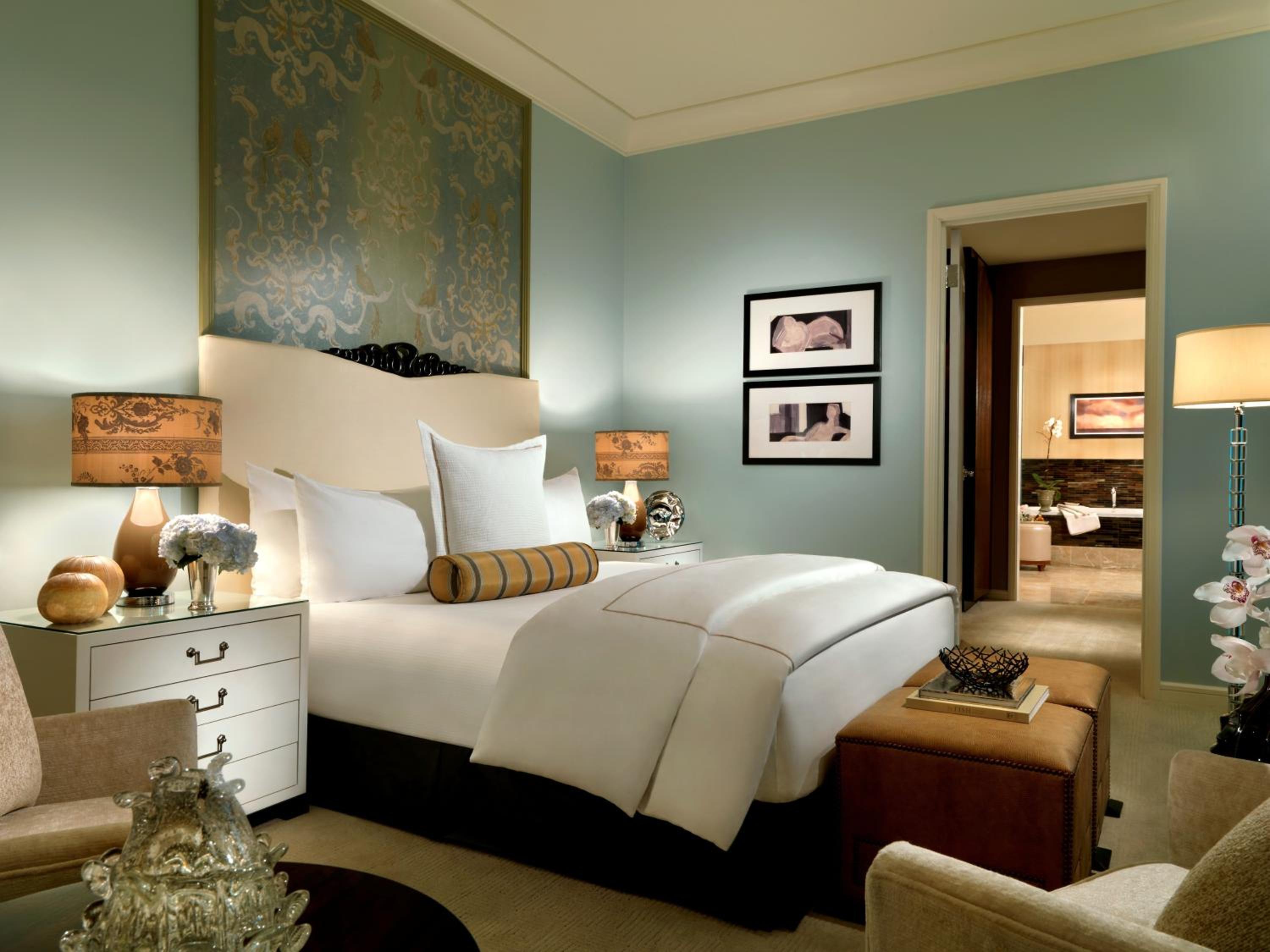 One-Bedroom Penthouse with City View - Photo 2