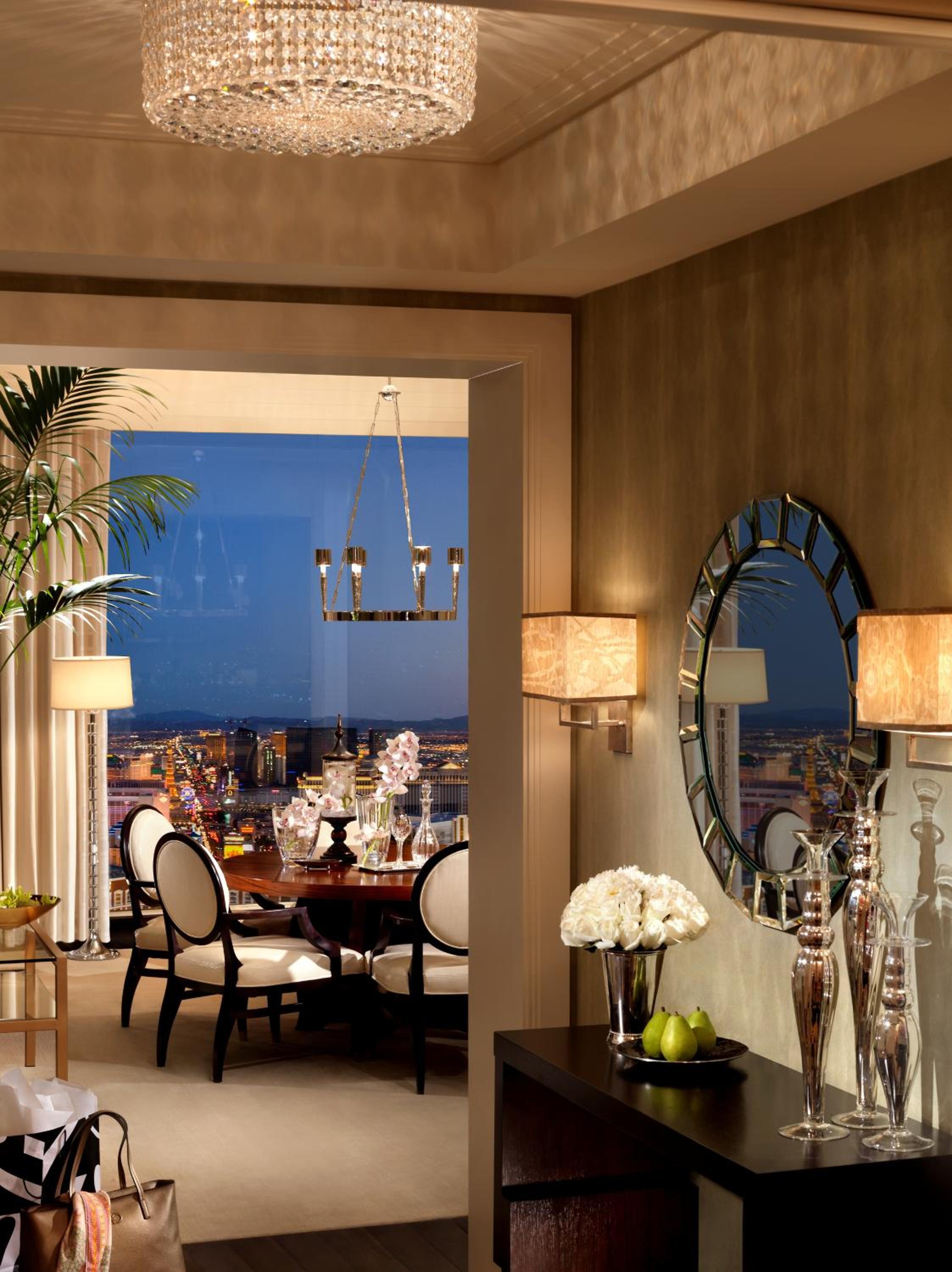 One-Bedroom Penthouse with City View - Photo 3