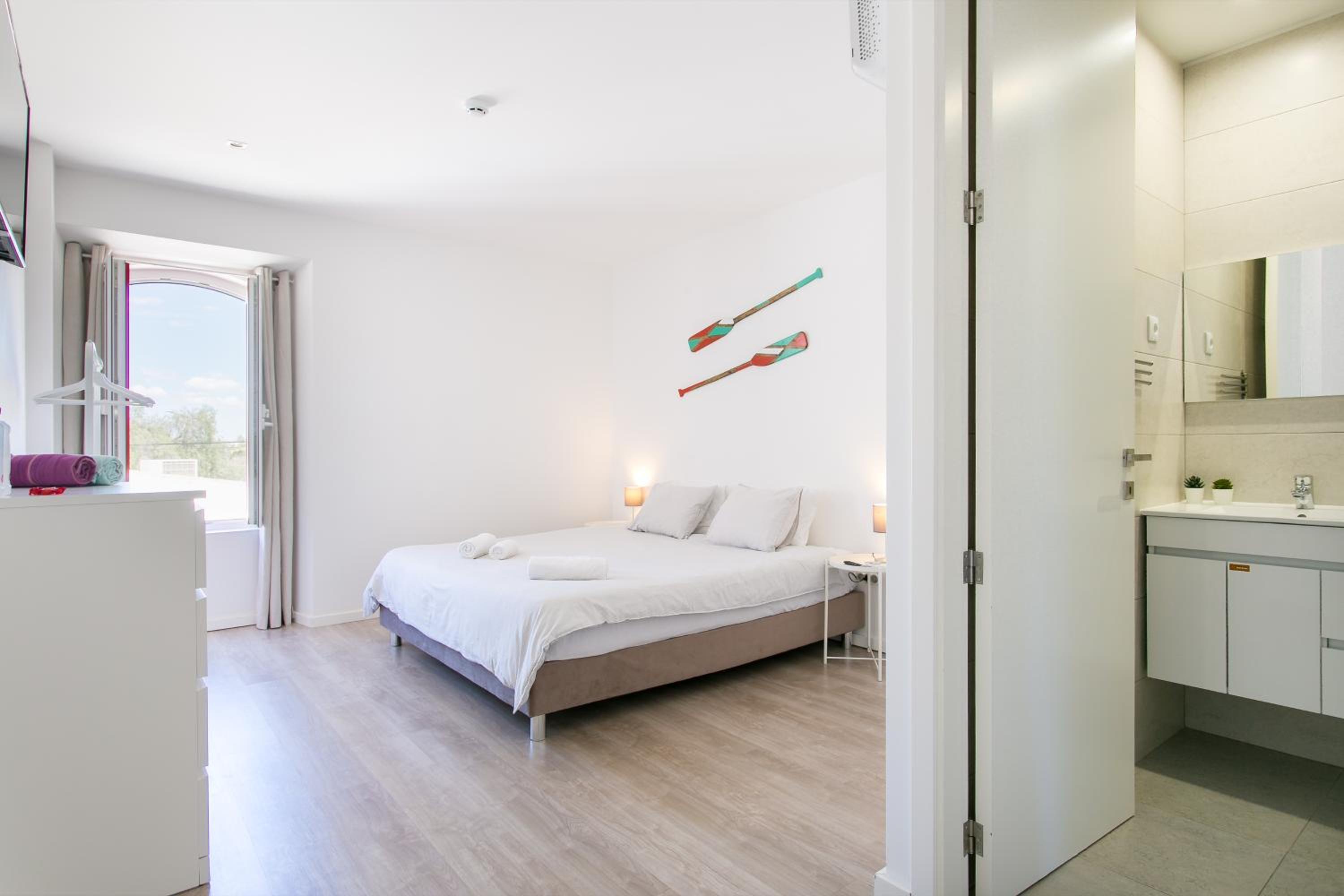 Large Double Room - Photo 8