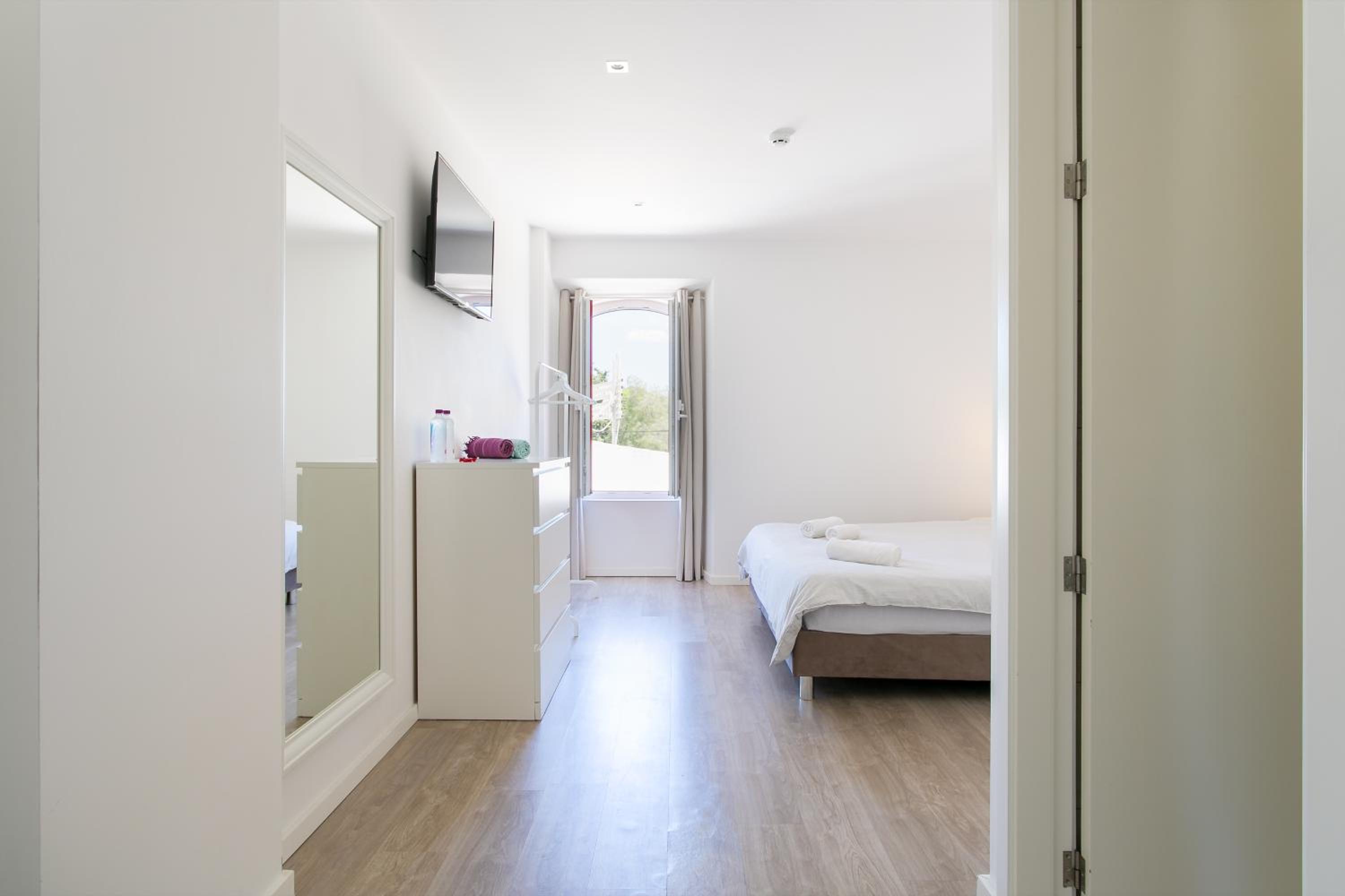 Large Double Room - Photo 5